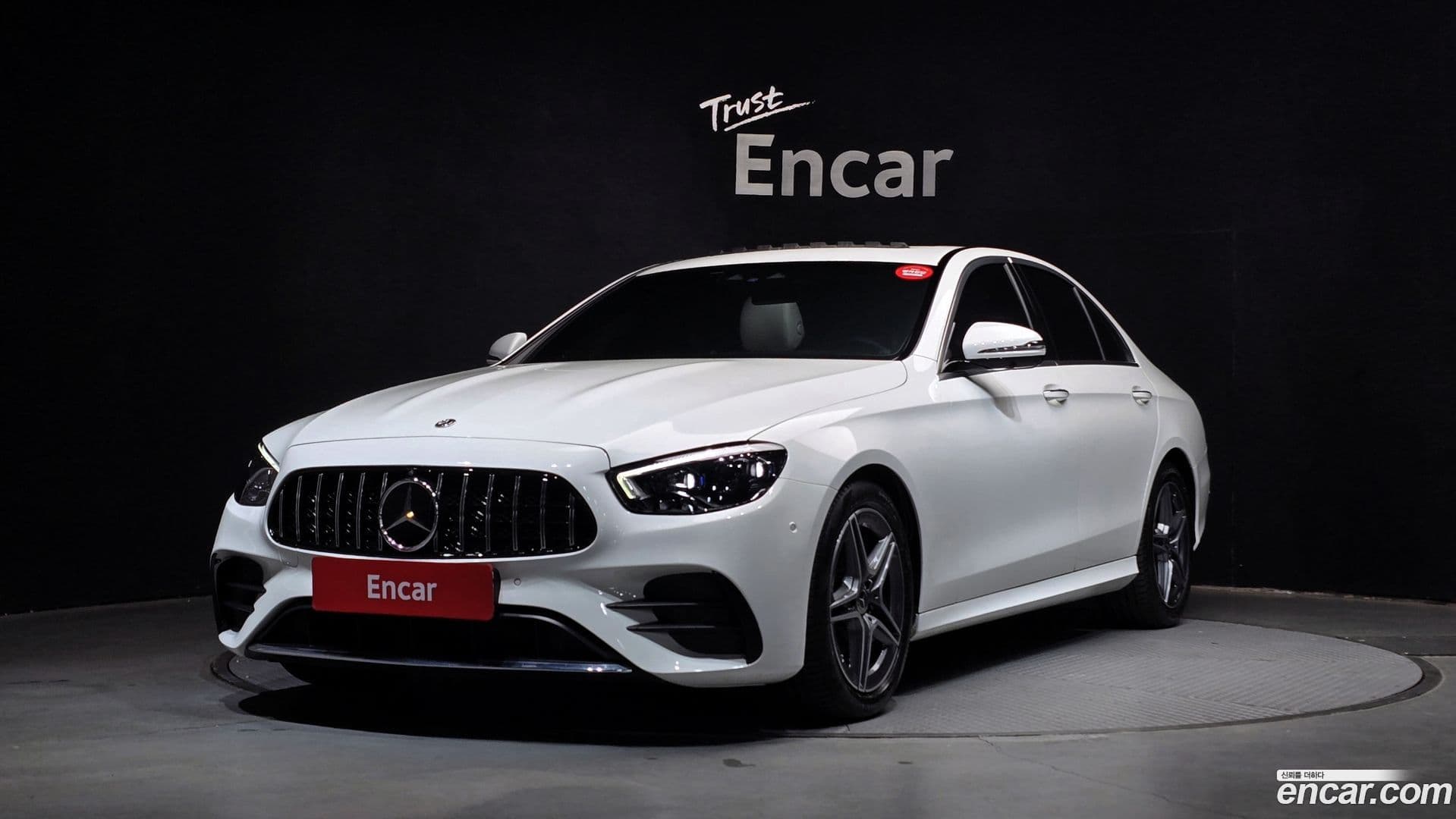 Main__Slider__Photo:E-Class Mercedes-Benz 2023.0-0