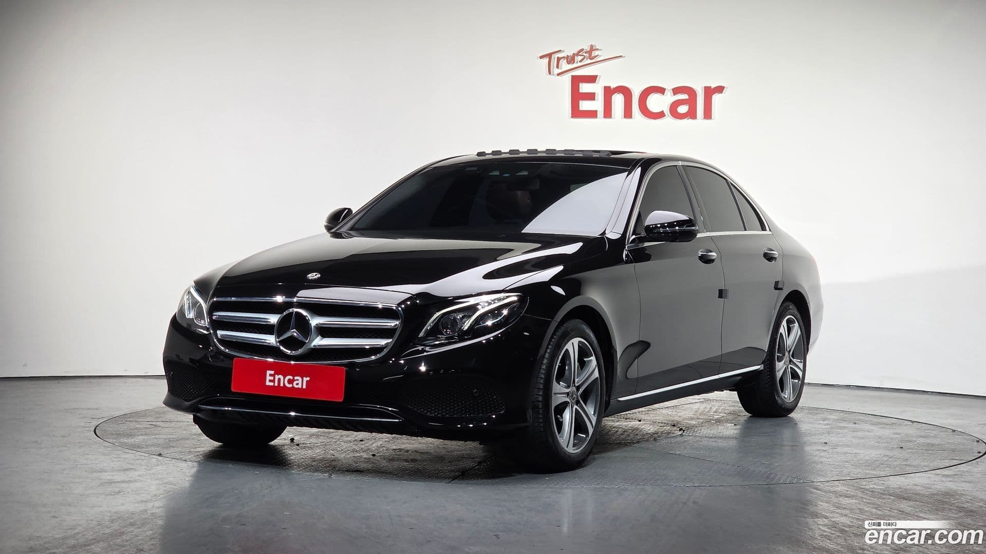 Main__Slider__Photo:E-Class Mercedes-Benz 2018.0-0