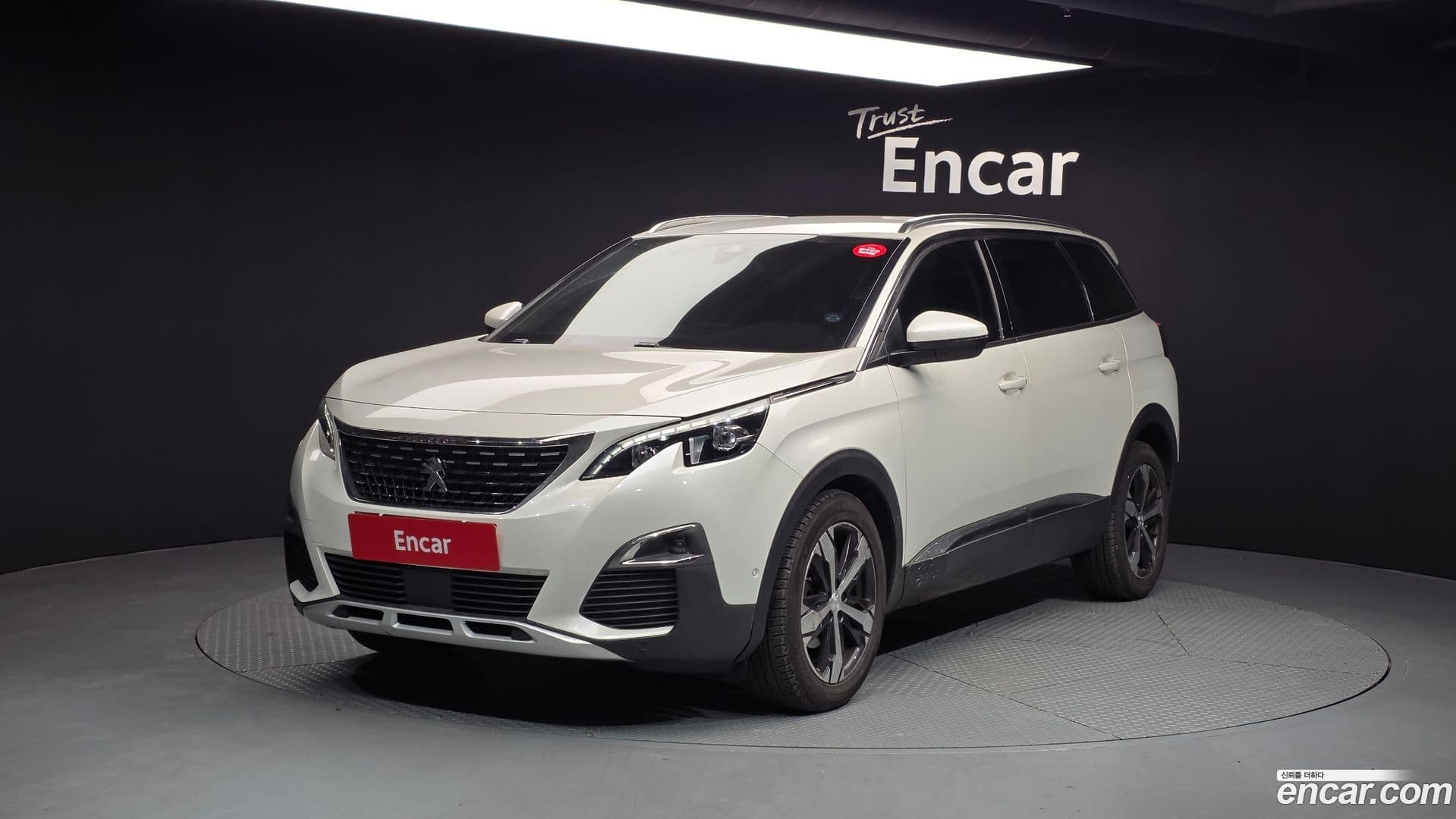 Main__Slider__Photo:5008 Peugeot 2018.7-0