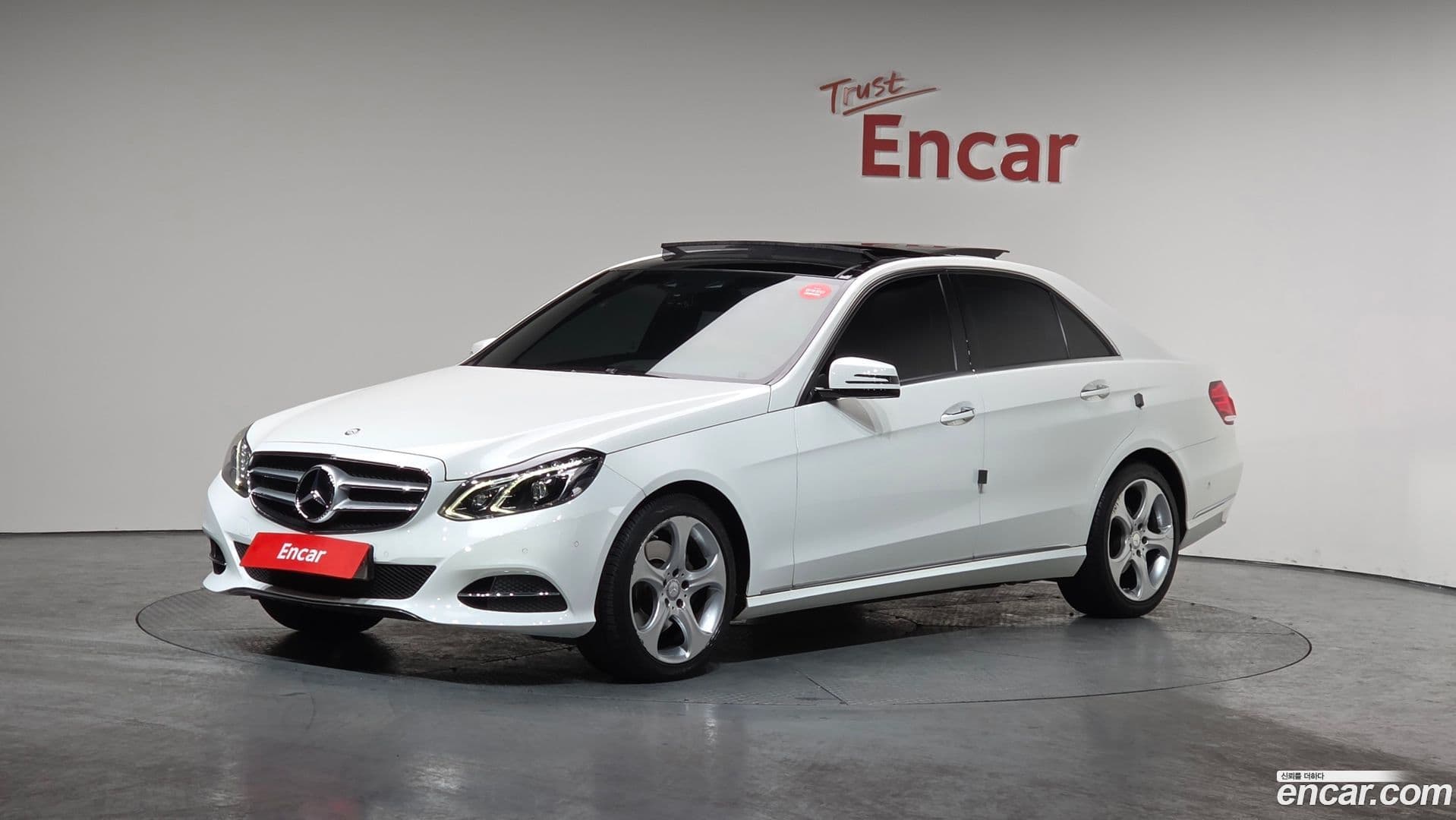 Main__Slider__Photo:E-Class Mercedes-Benz 2013.5-0
