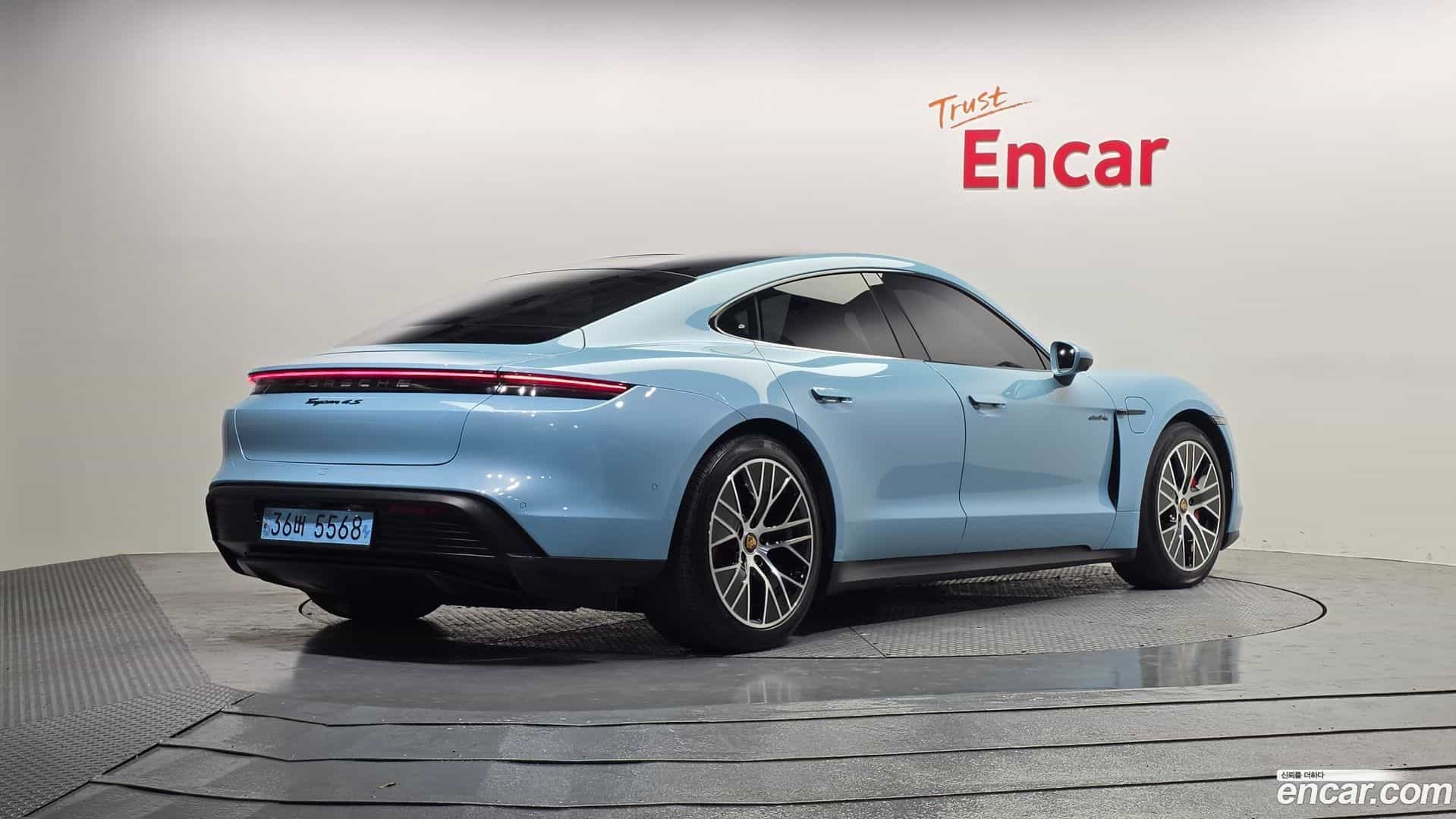 Taycan Porsche 2020.11-OUTER-002