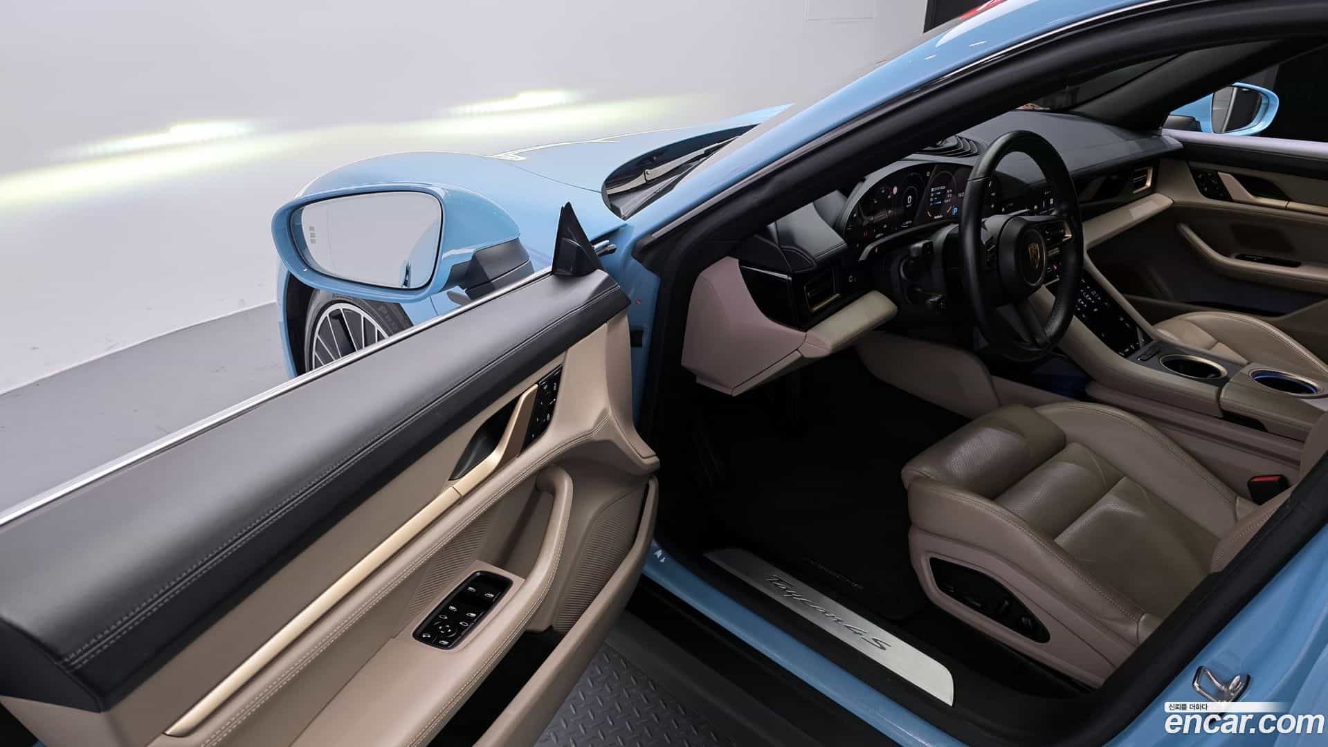 Taycan Porsche 2020.11-OPTION-016
