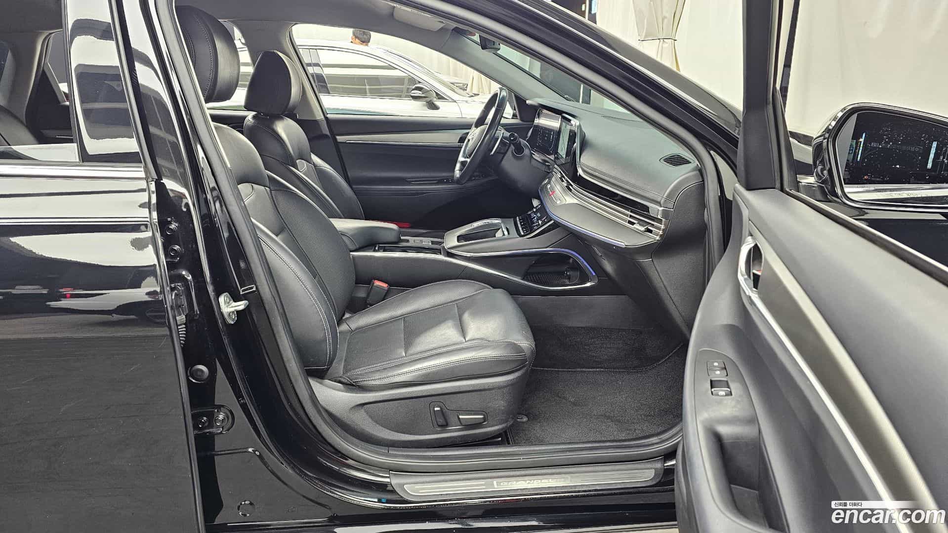 Grandeur Hyundai 2022.0-OPTION-015
