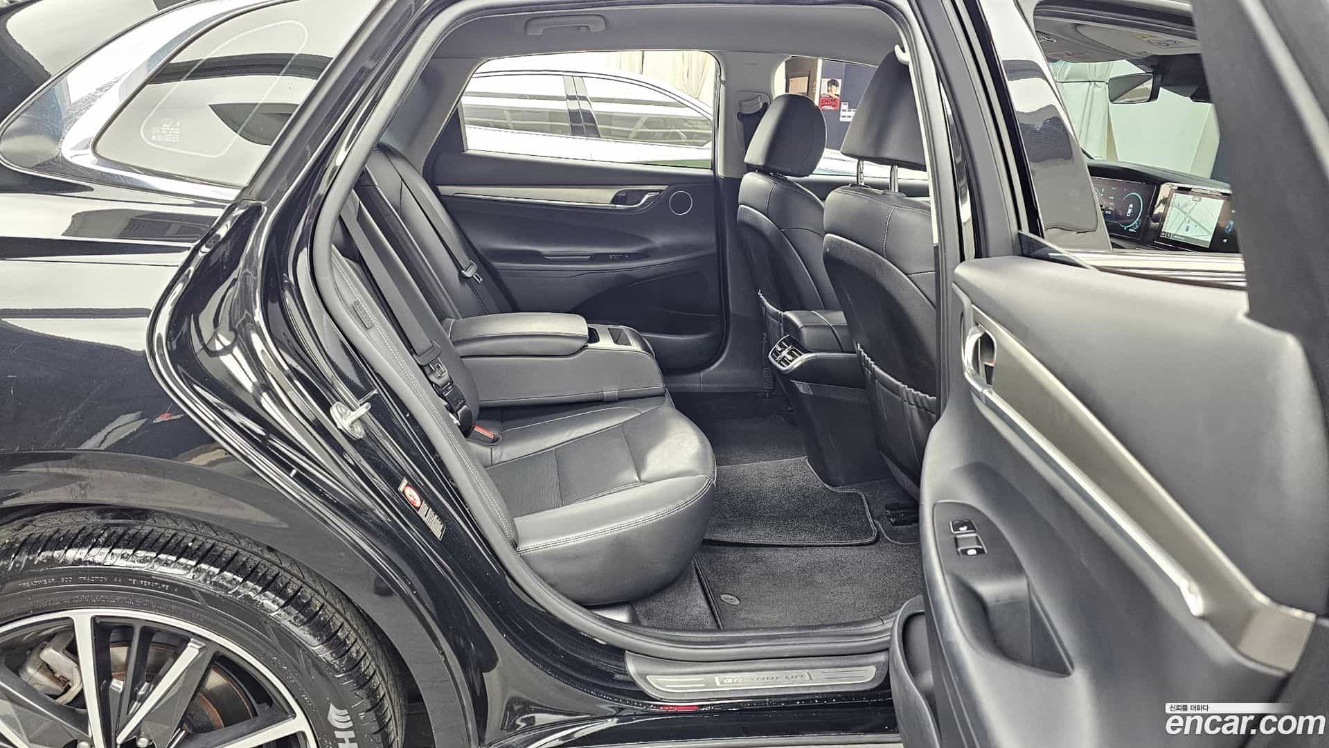 Grandeur Hyundai 2022.0-OPTION-016