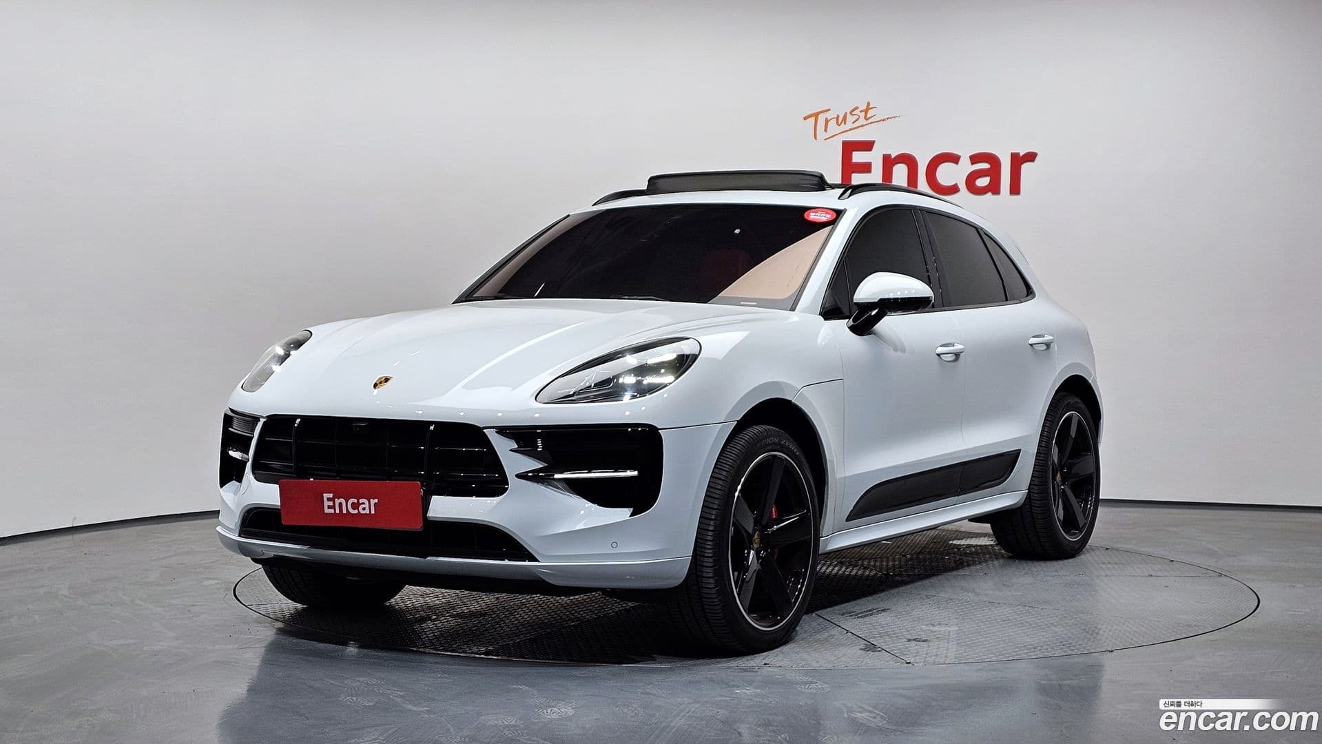 Main__Slider__Photo:Macan Porsche 2021.1-0