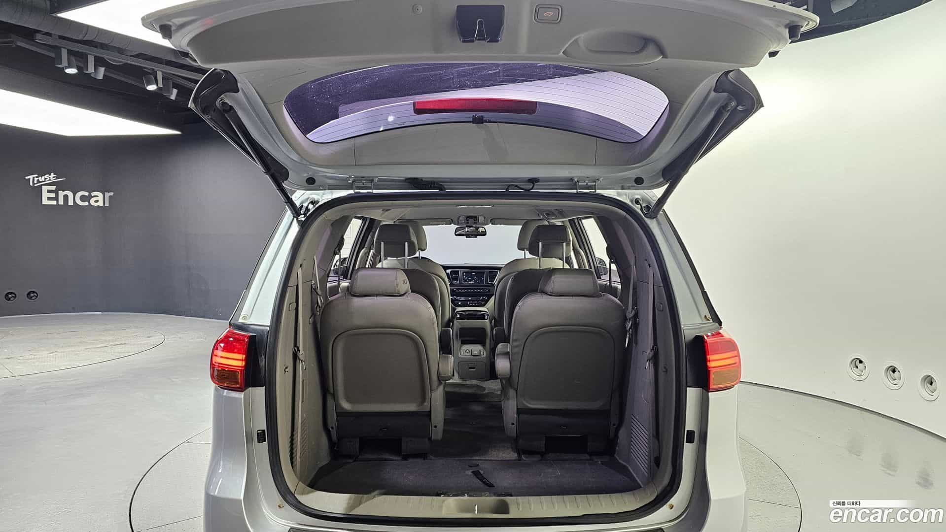 Canival Kia 2016.8-OPTION-024