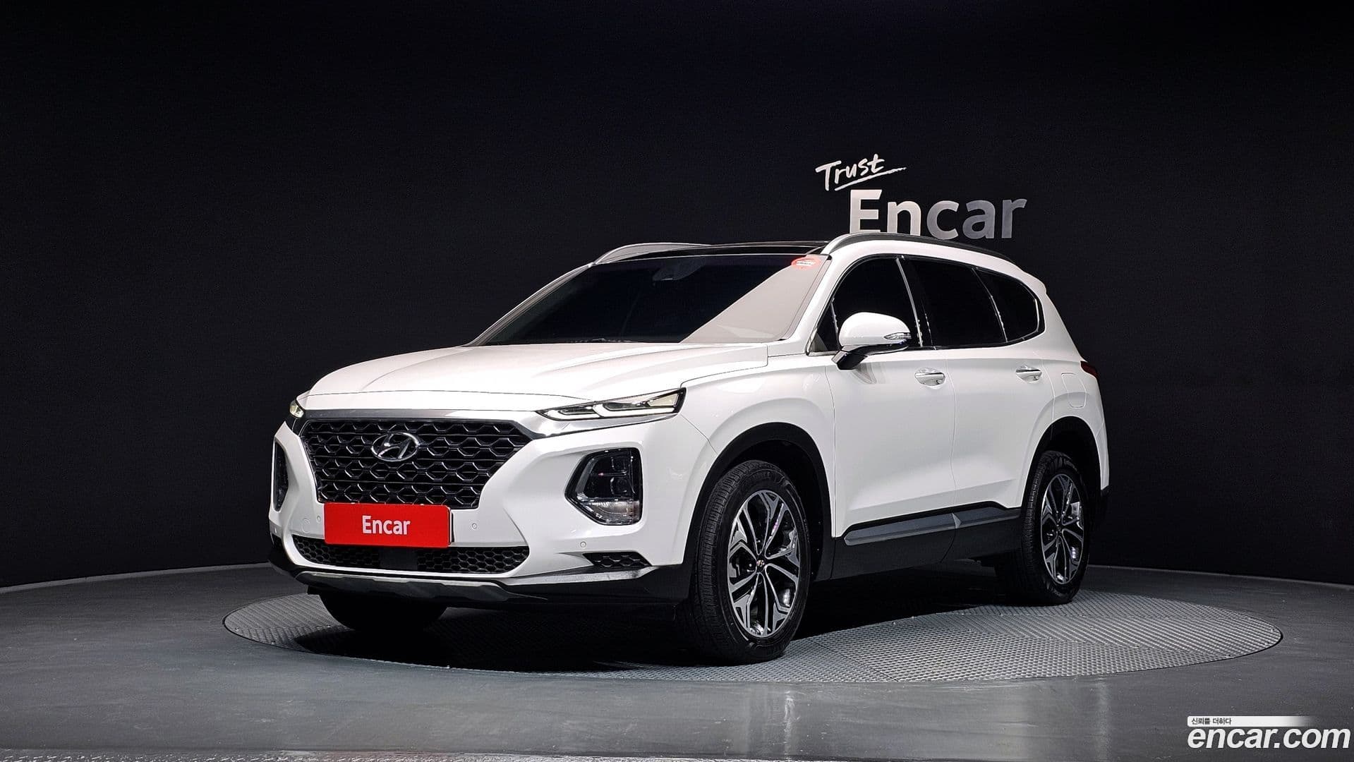 Main__Slider__Photo:Santafe Hyundai 2019.8-0