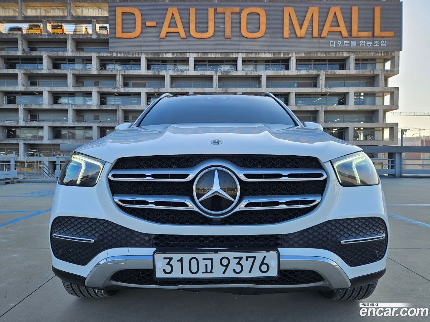 Main__Slider__Photo:GLE-Class Mercedes-Benz 2023.5-0
