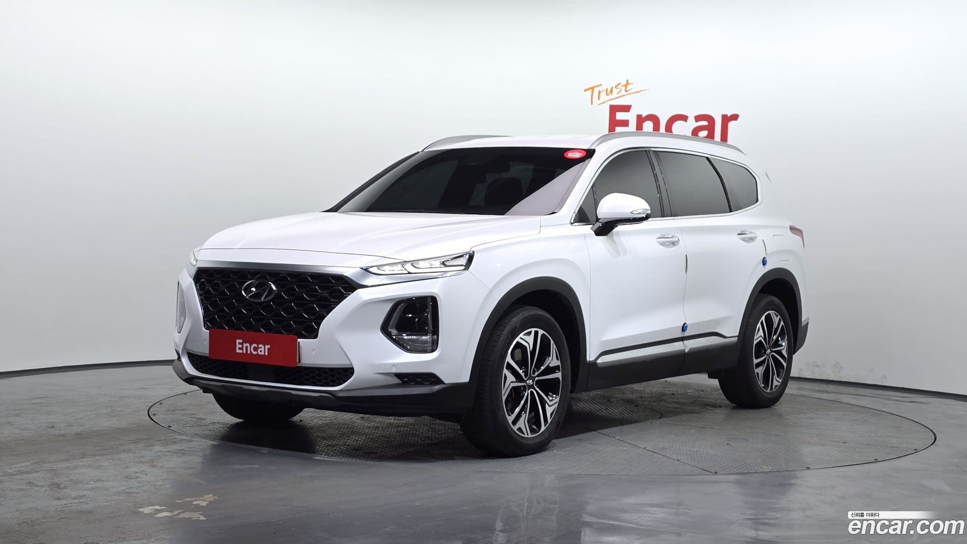 Main__Slider__Photo:Santafe Hyundai 2019.8-0