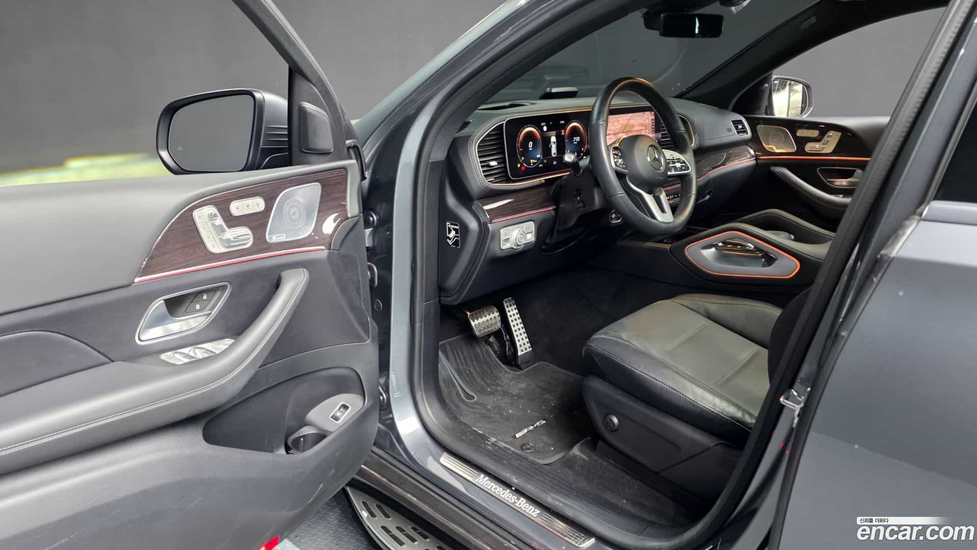 GLE-Class Mercedes-Benz 2021.1-INNER-010