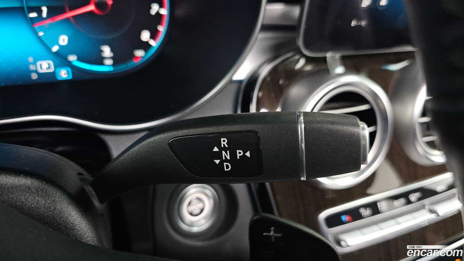 GLC-Class Mercedes-Benz 2020.0-INNER-009