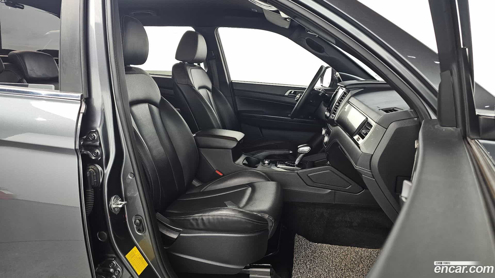 Rexton KG Mobility 2022.2-INNER-010