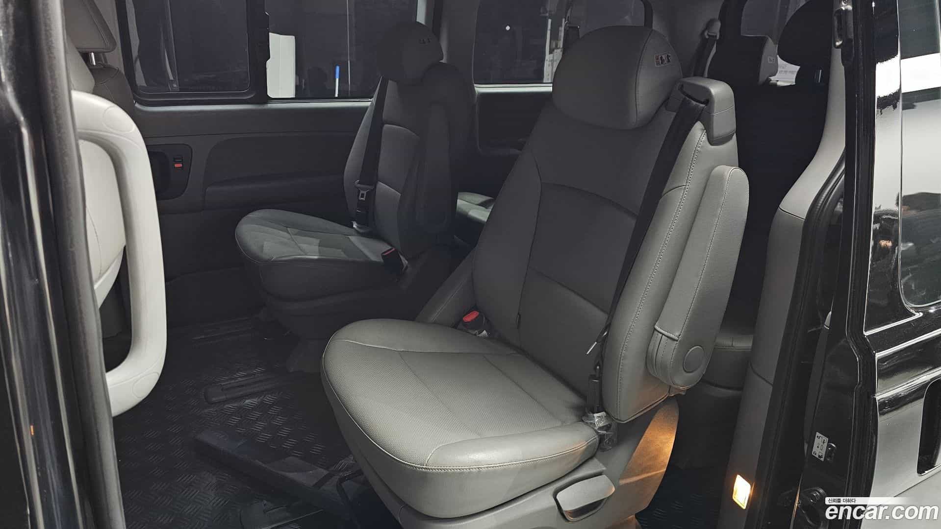 Starex Hyundai 2020.3-OPTION-016