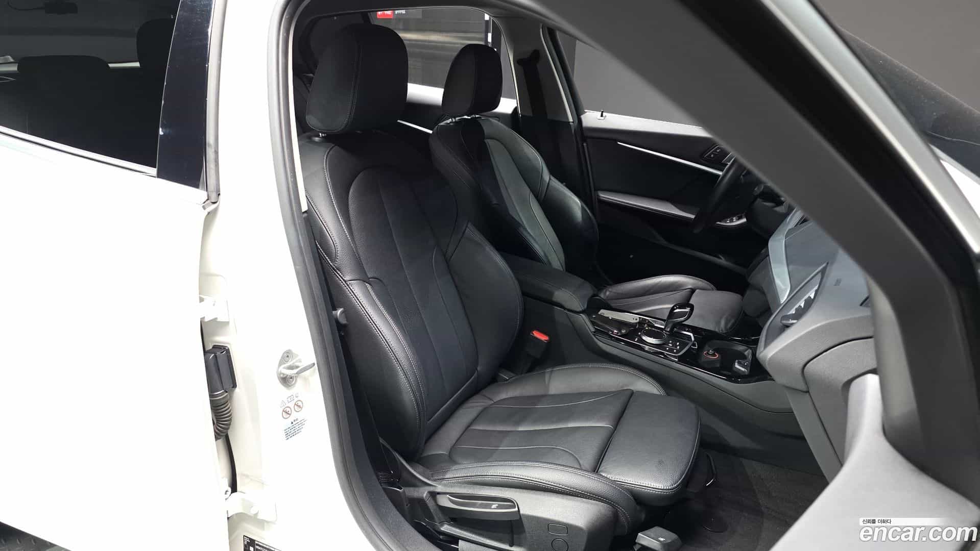 1-Series BMW 2021.10-INNER-010