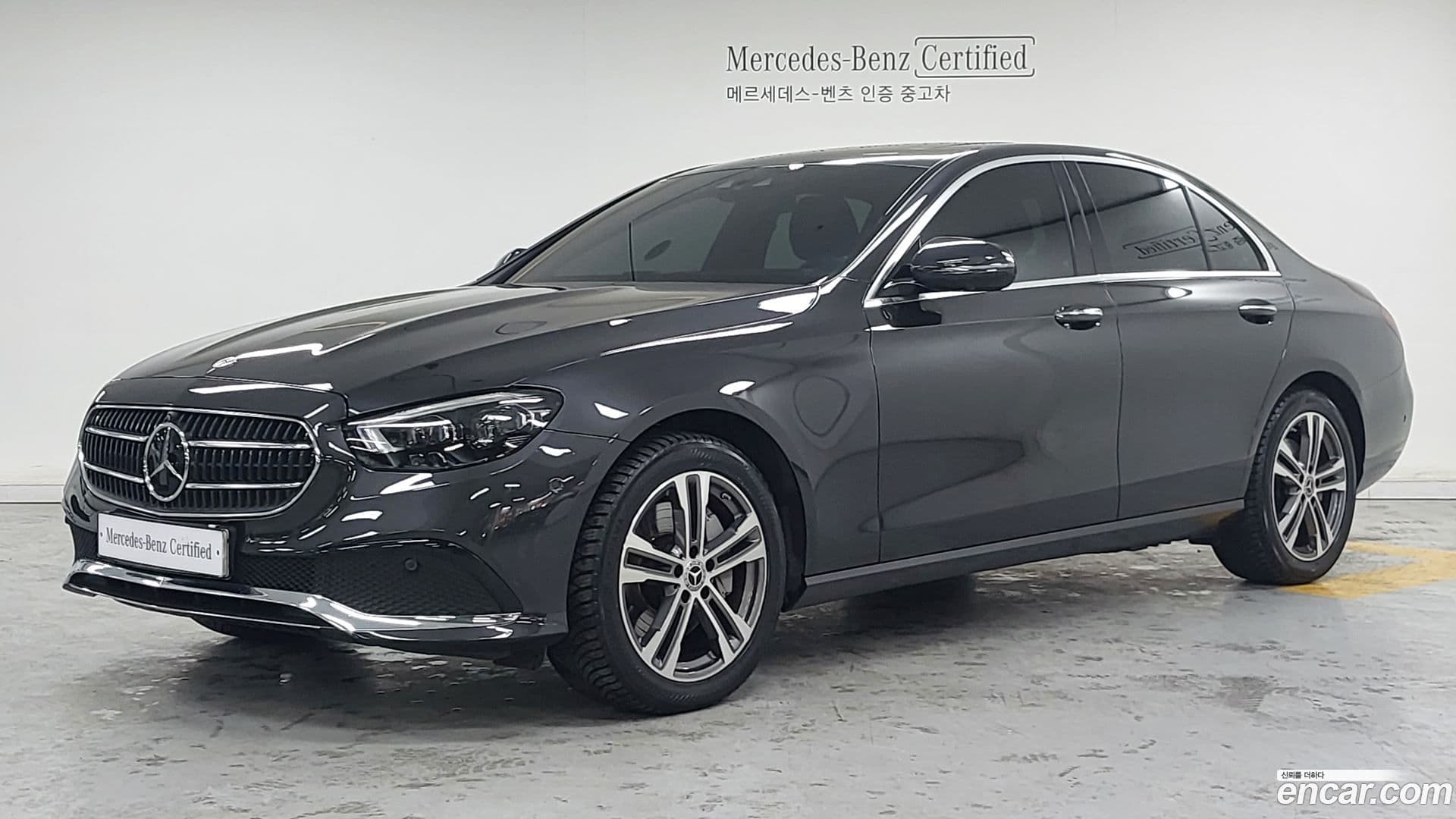 Main__Slider__Photo:E-Class Mercedes-Benz 2022.1-0