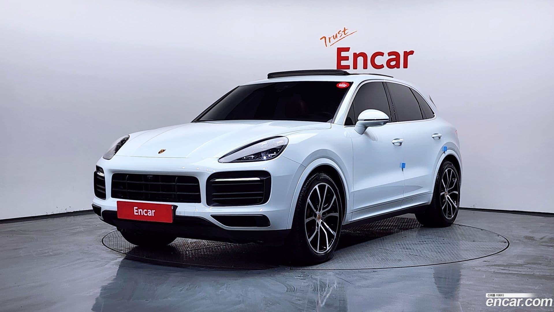 Main__Slider__Photo:Cayenne Porsche 2021.4-0