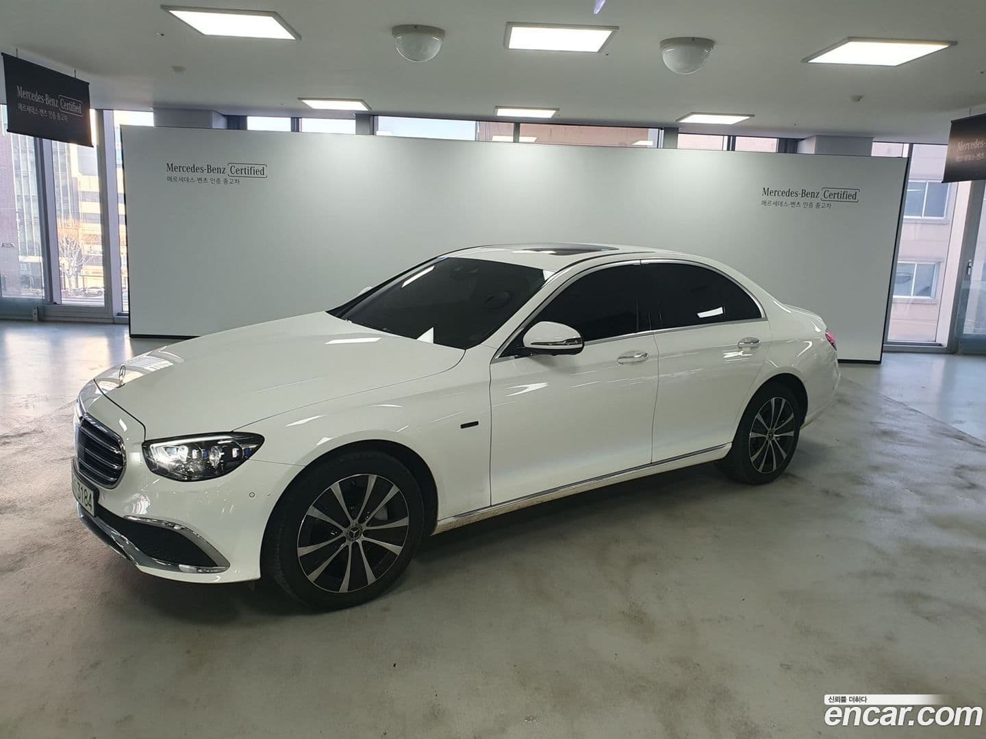 Main__Slider__Photo:E-Class Mercedes-Benz 2021.1-0