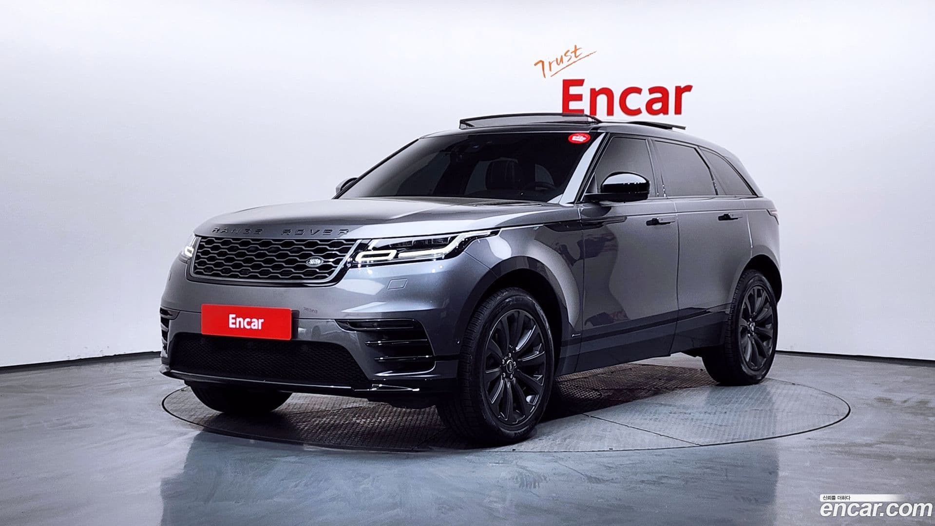 Main__Slider__Photo:Range Rover Velar Land Rover 2018.6-0