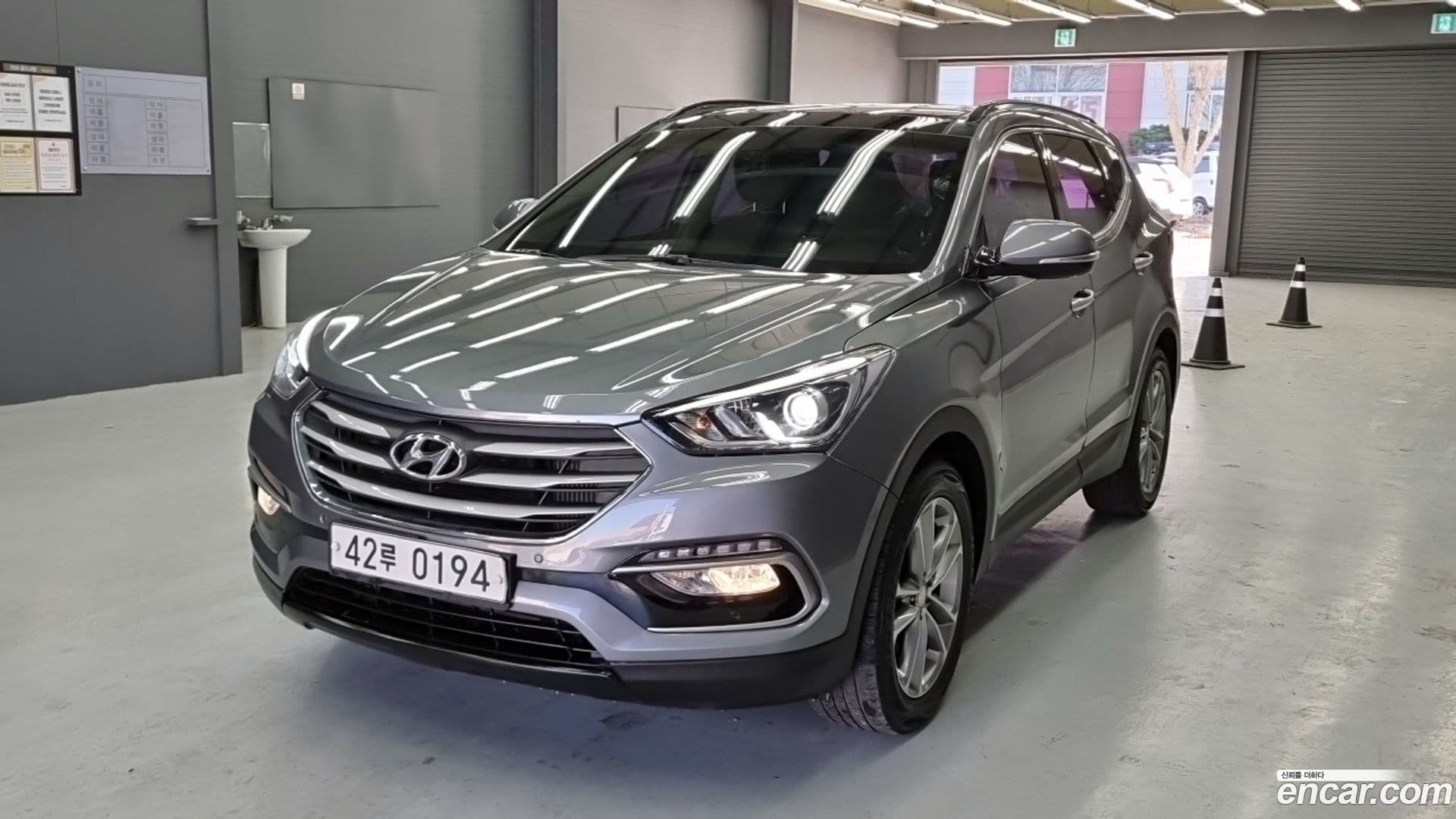 Main__Slider__Photo:Santafe Hyundai 2016.4-0