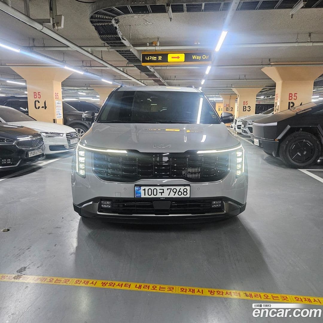 Main__Slider__Photo:Canival Kia 2025.1-0