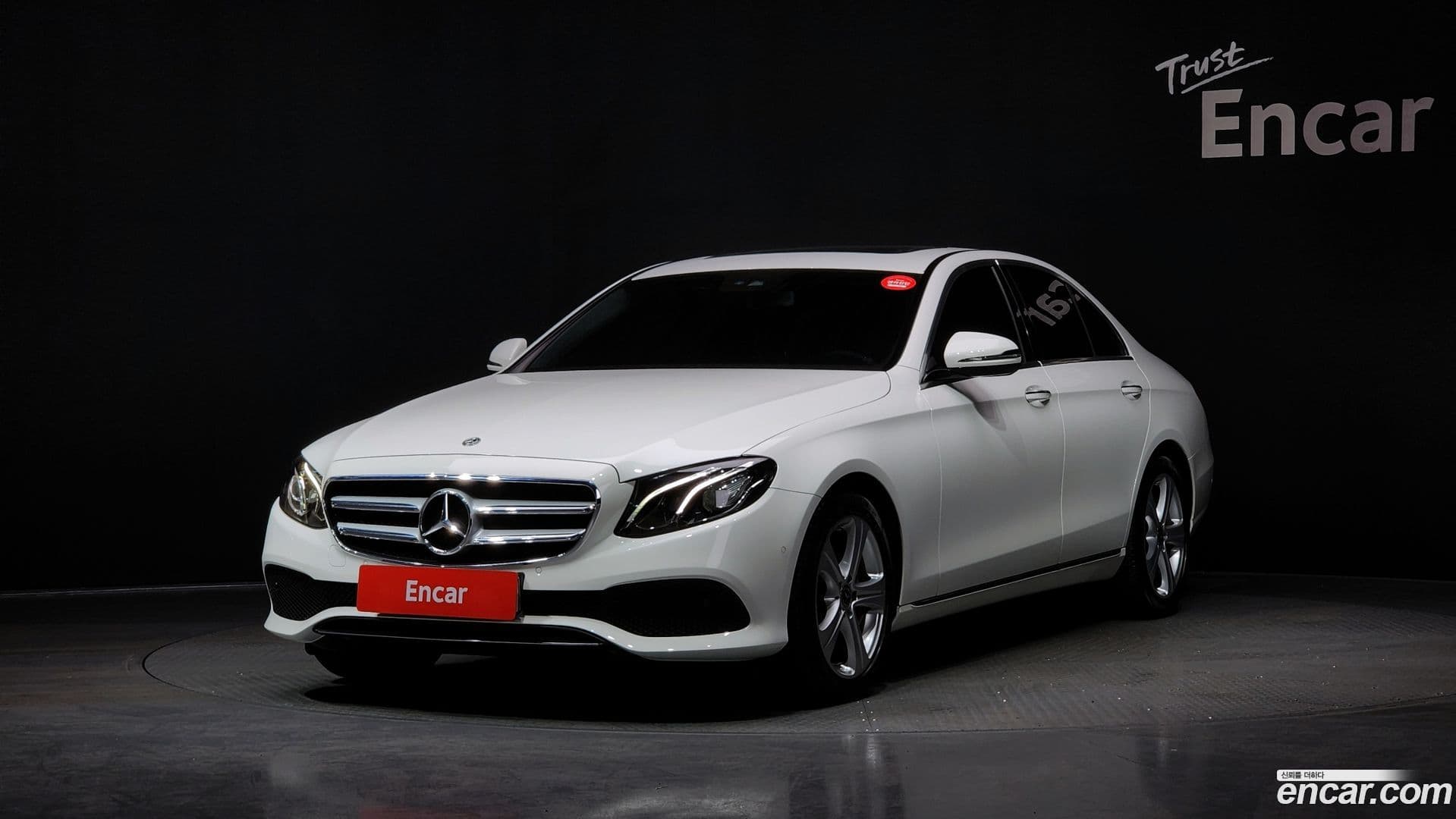 Main__Slider__Photo:E-Class Mercedes-Benz 2018.2-0