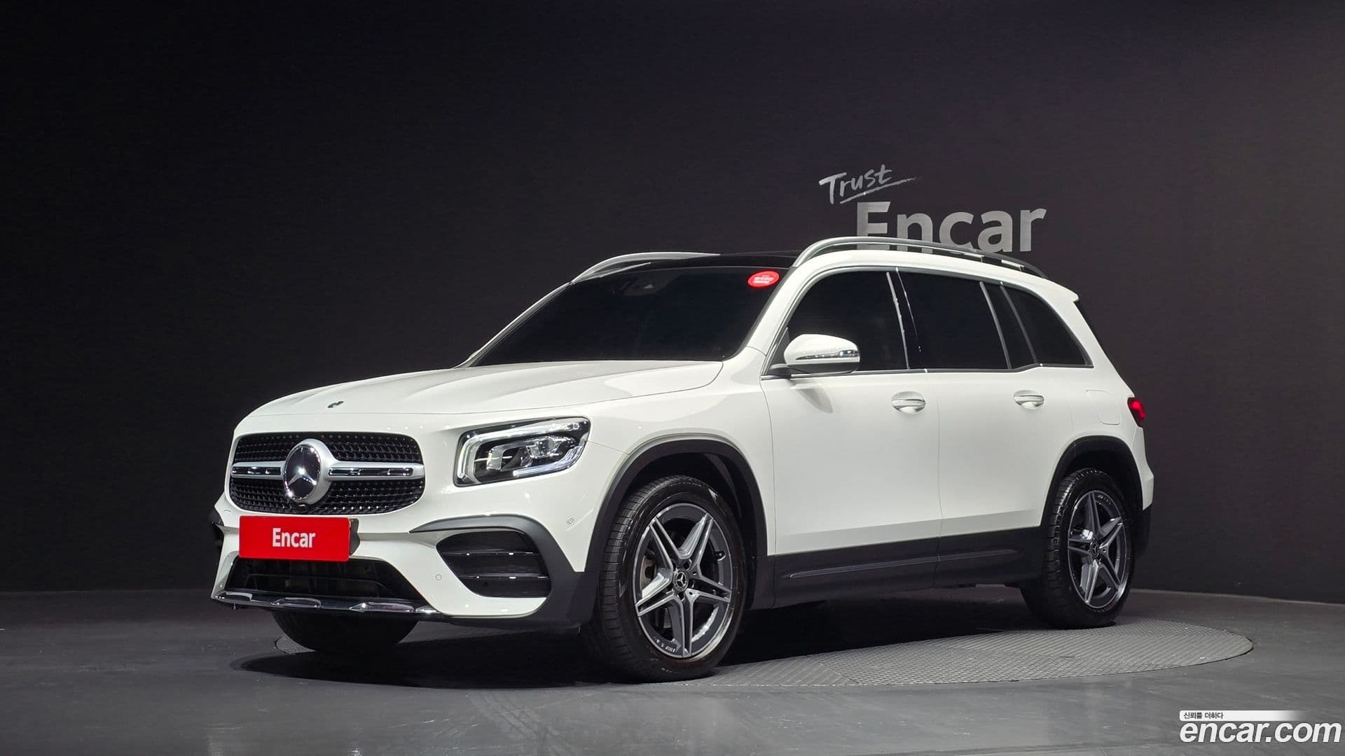 Main__Slider__Photo:GLB-Class Mercedes-Benz 2021.1-0