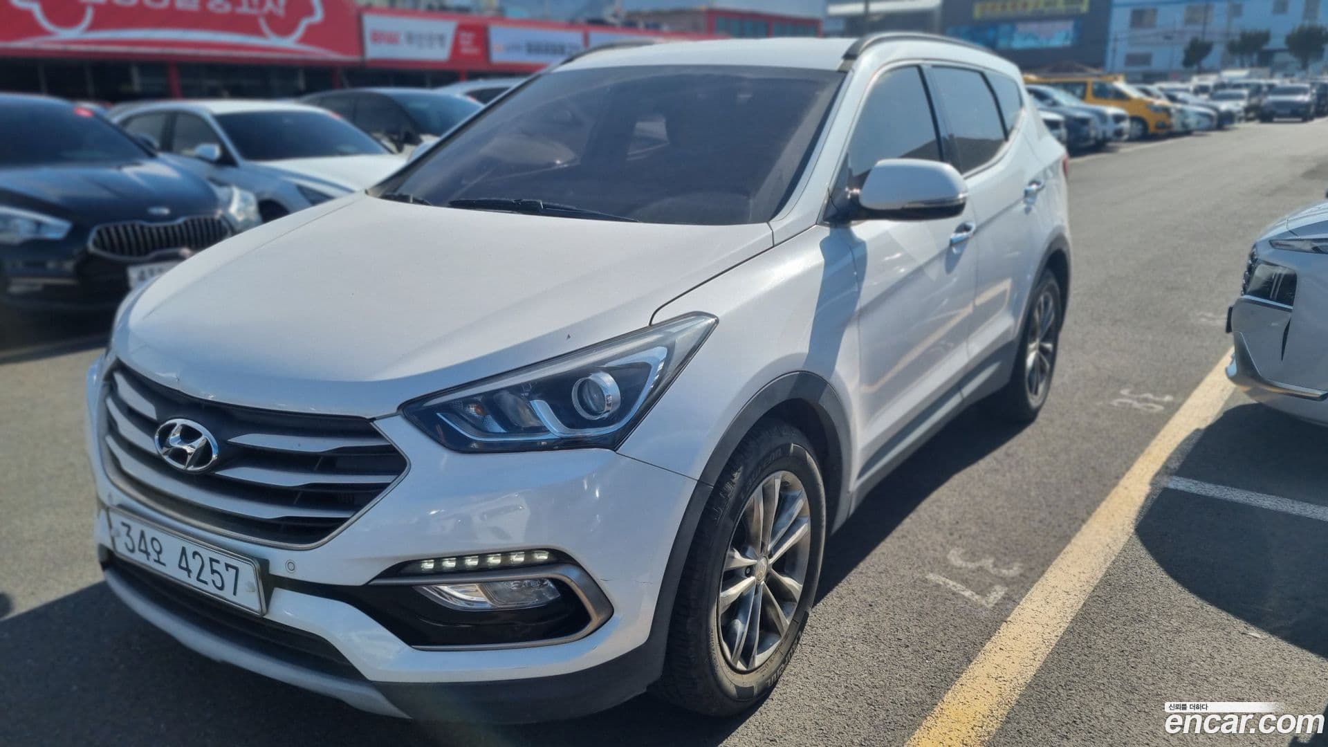 Main__Slider__Photo:Santafe Hyundai 2017.4-0