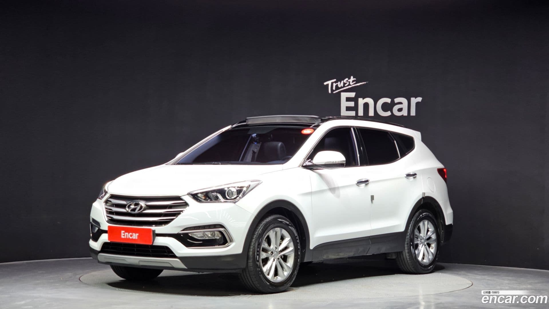 Main__Slider__Photo:Santafe Hyundai 2016.2-0
