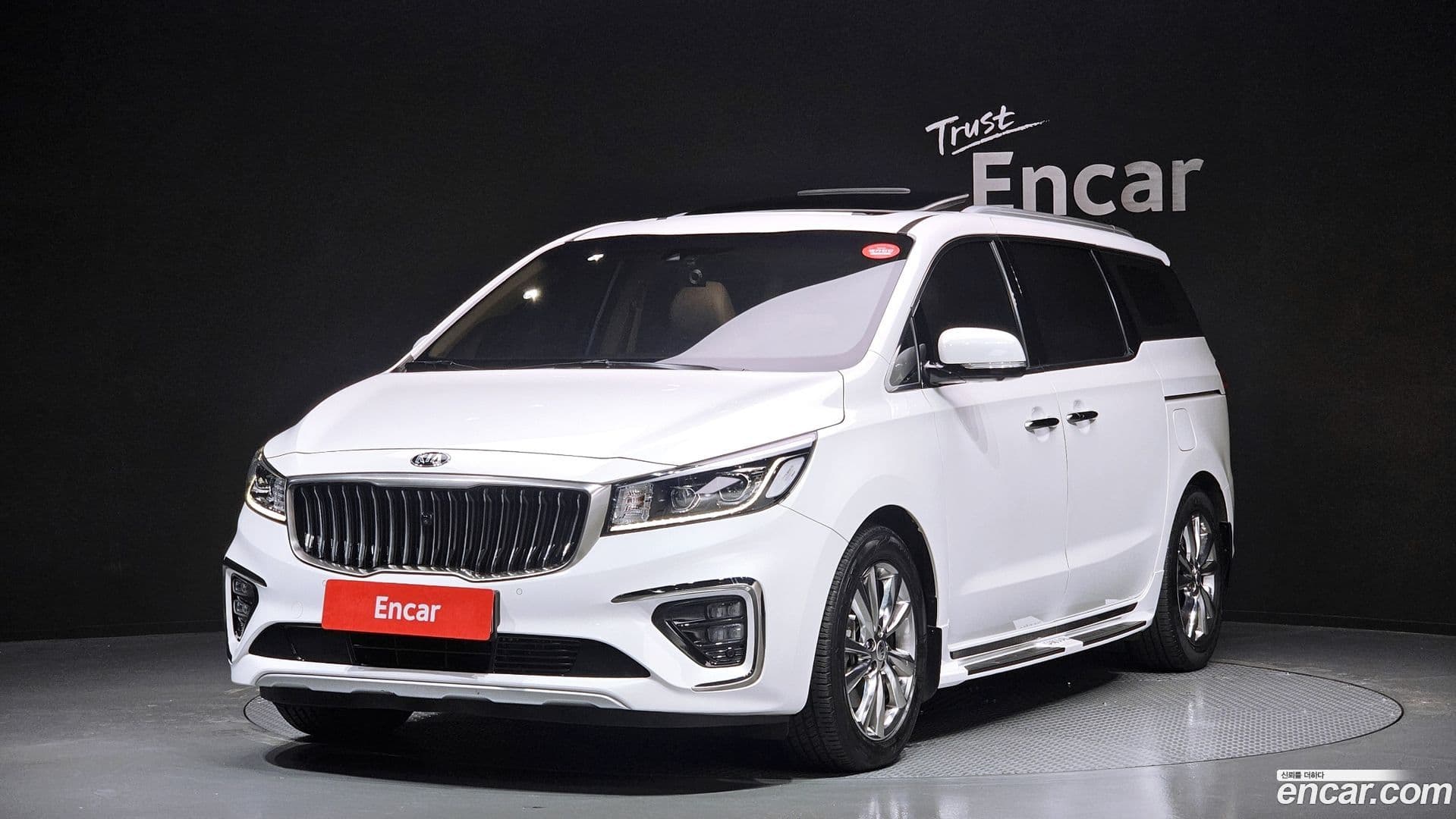 Main__Slider__Photo:Canival Kia 2019.5-0