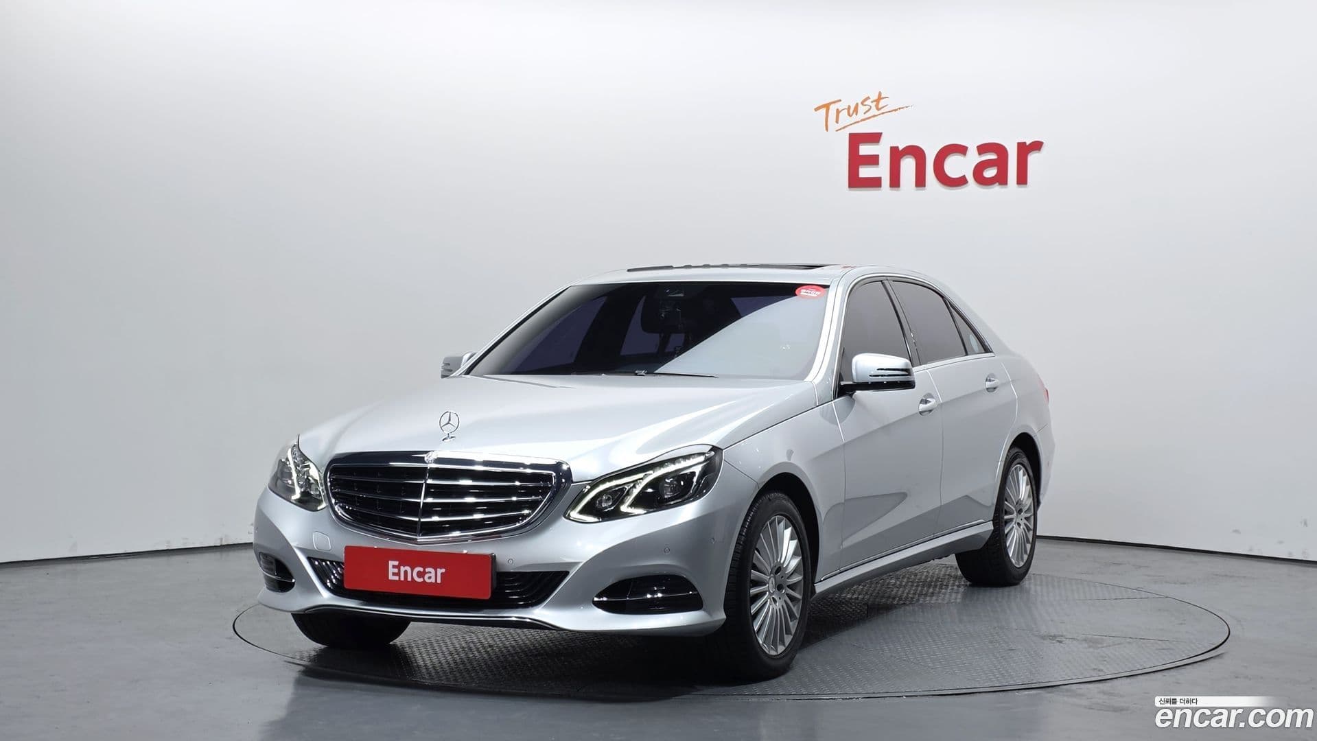 Main__Slider__Photo:E-Class Mercedes-Benz 2014.3-0