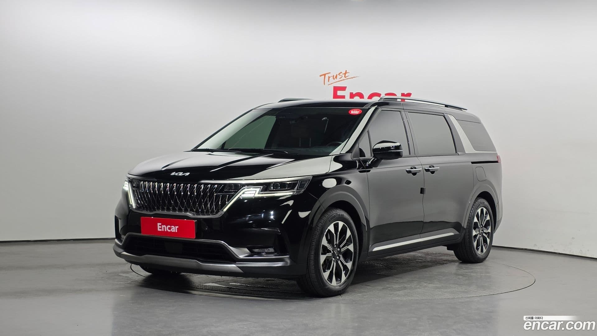 Main__Slider__Photo:Canival Kia 2023.9-0