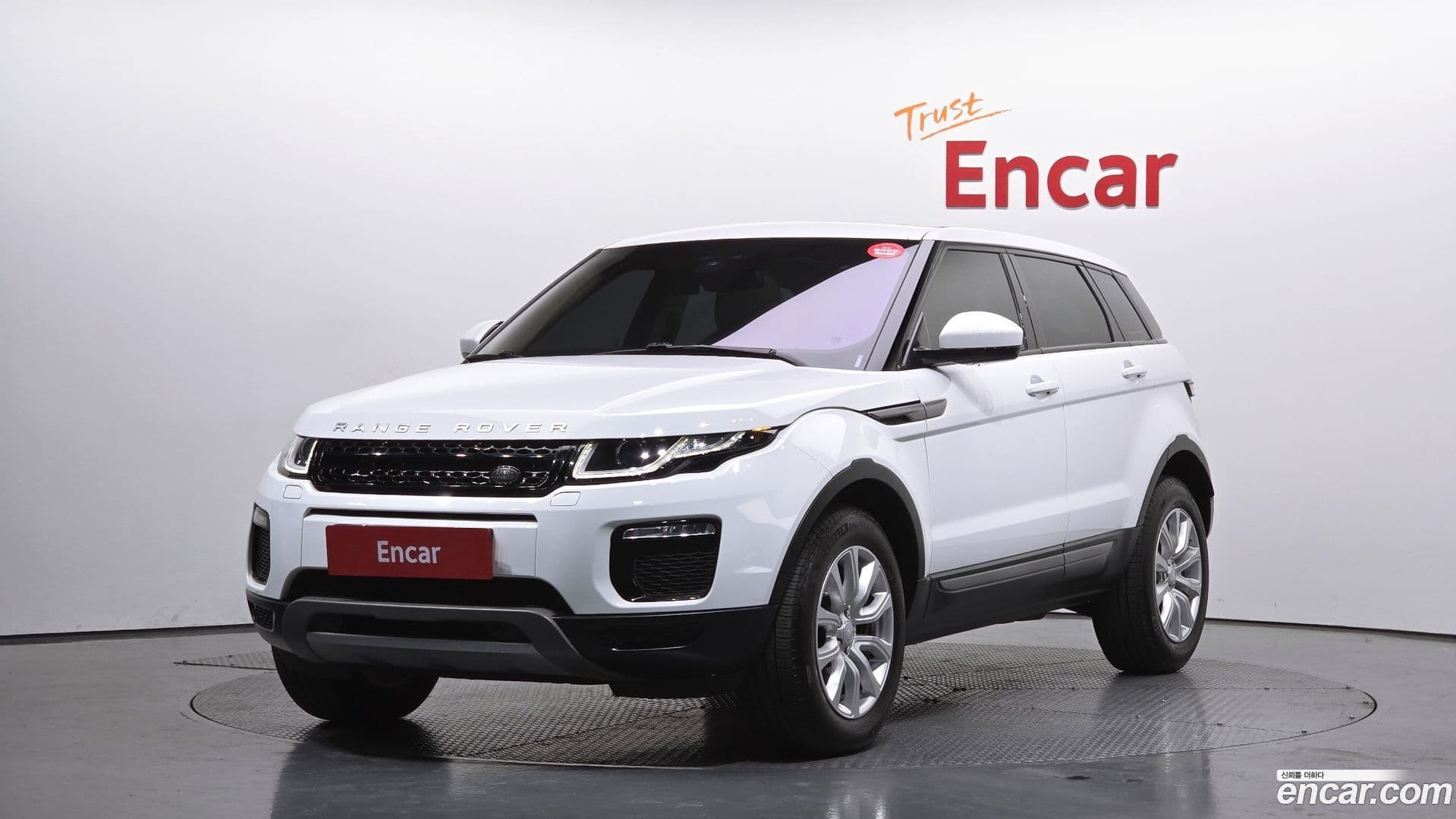 Main__Slider__Photo:Range Rover Evoque Land Rover 2018.2-0