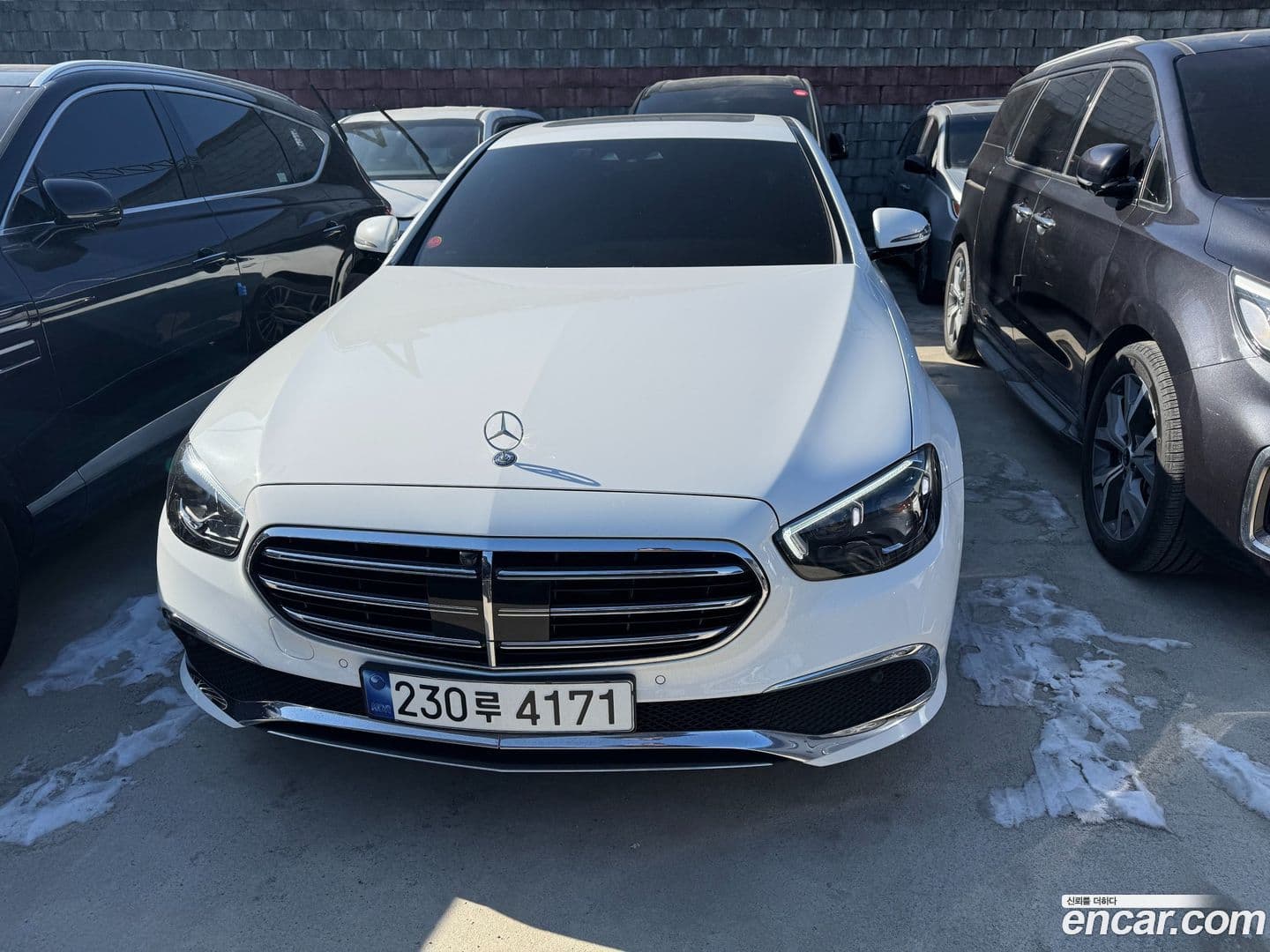 Main__Slider__Photo:E-Class Mercedes-Benz 2023.7-0