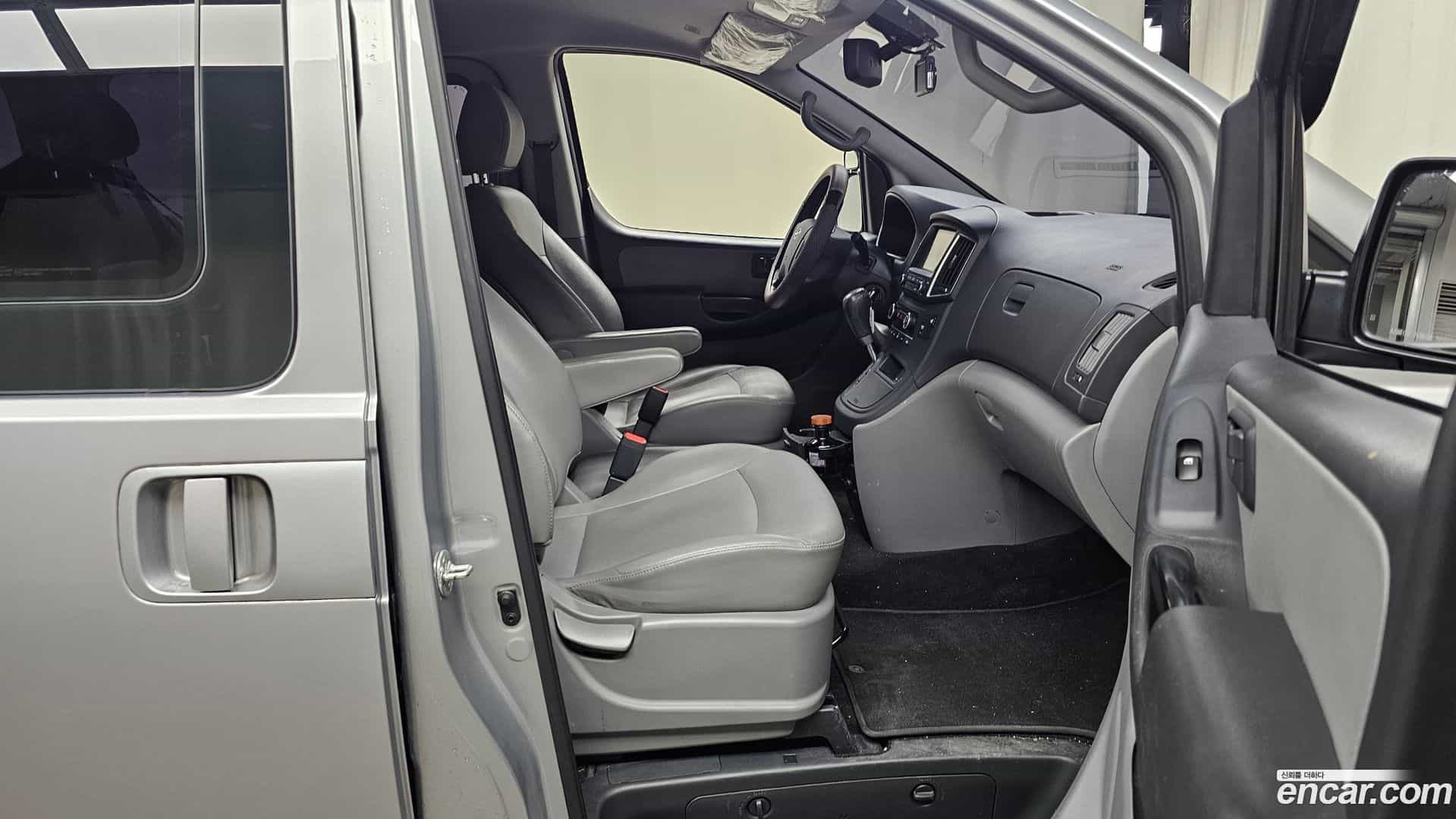 Starex Hyundai 2018.6-OPTION-015