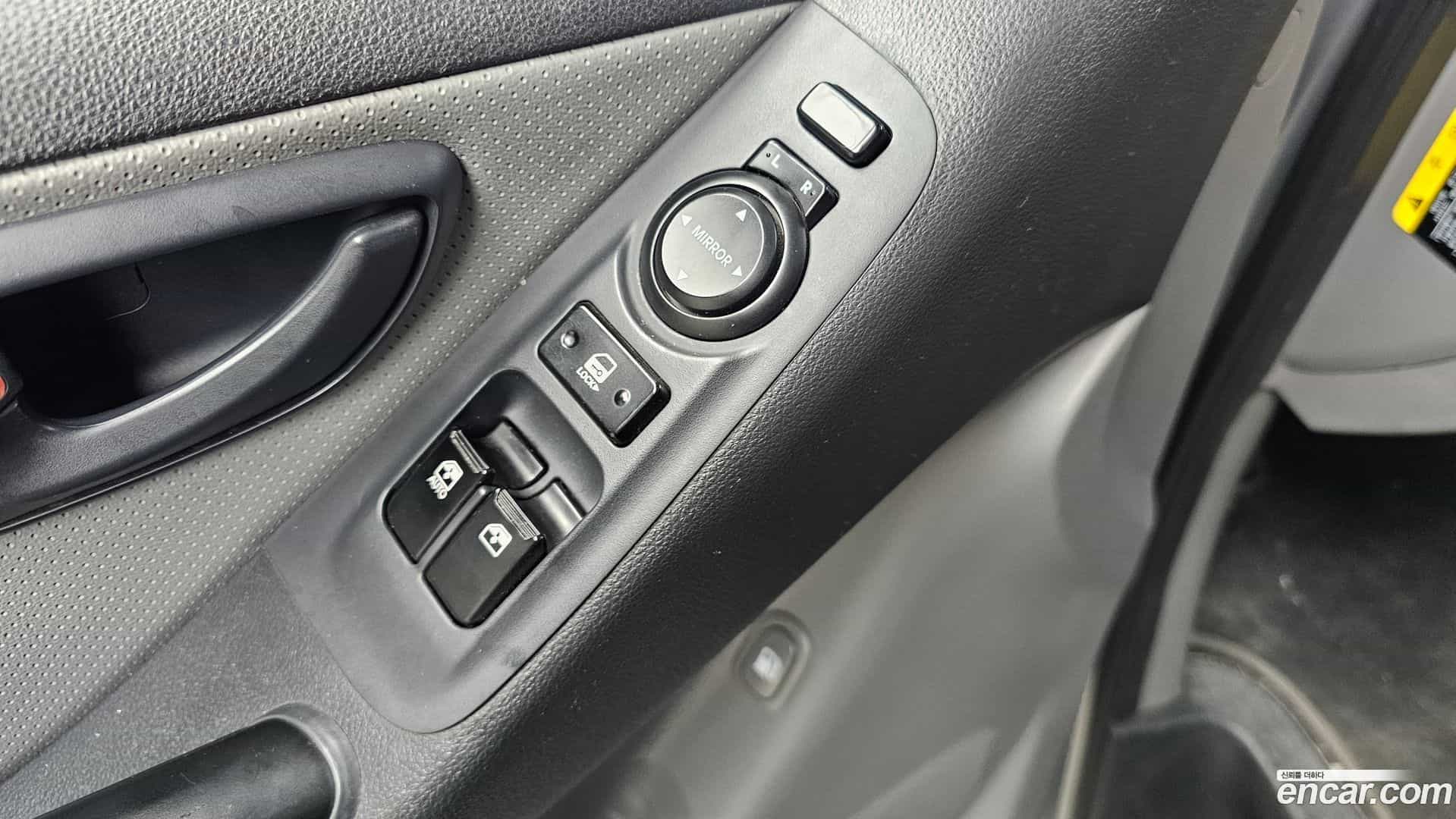 Starex Hyundai 2018.6-OPTION-019