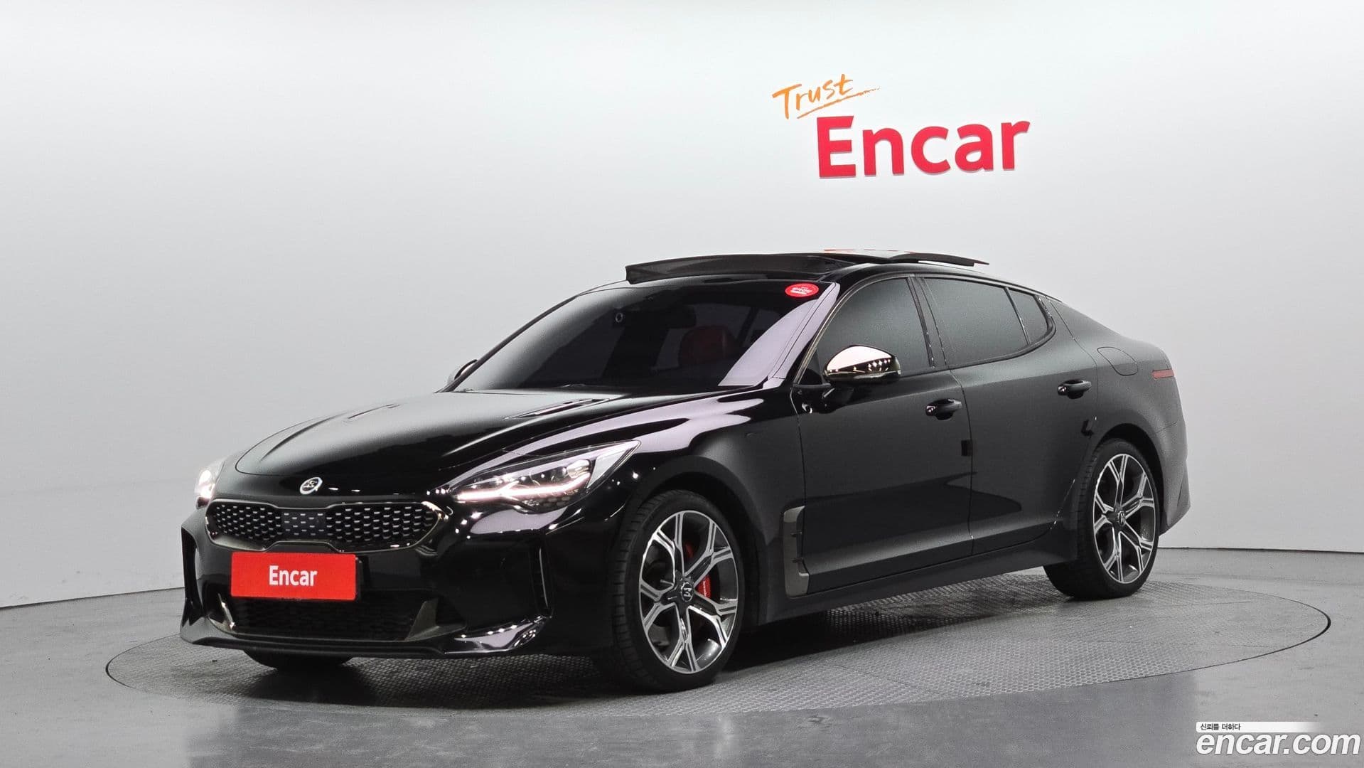 Main__Slider__Photo:Stinger Kia 2018.7-0