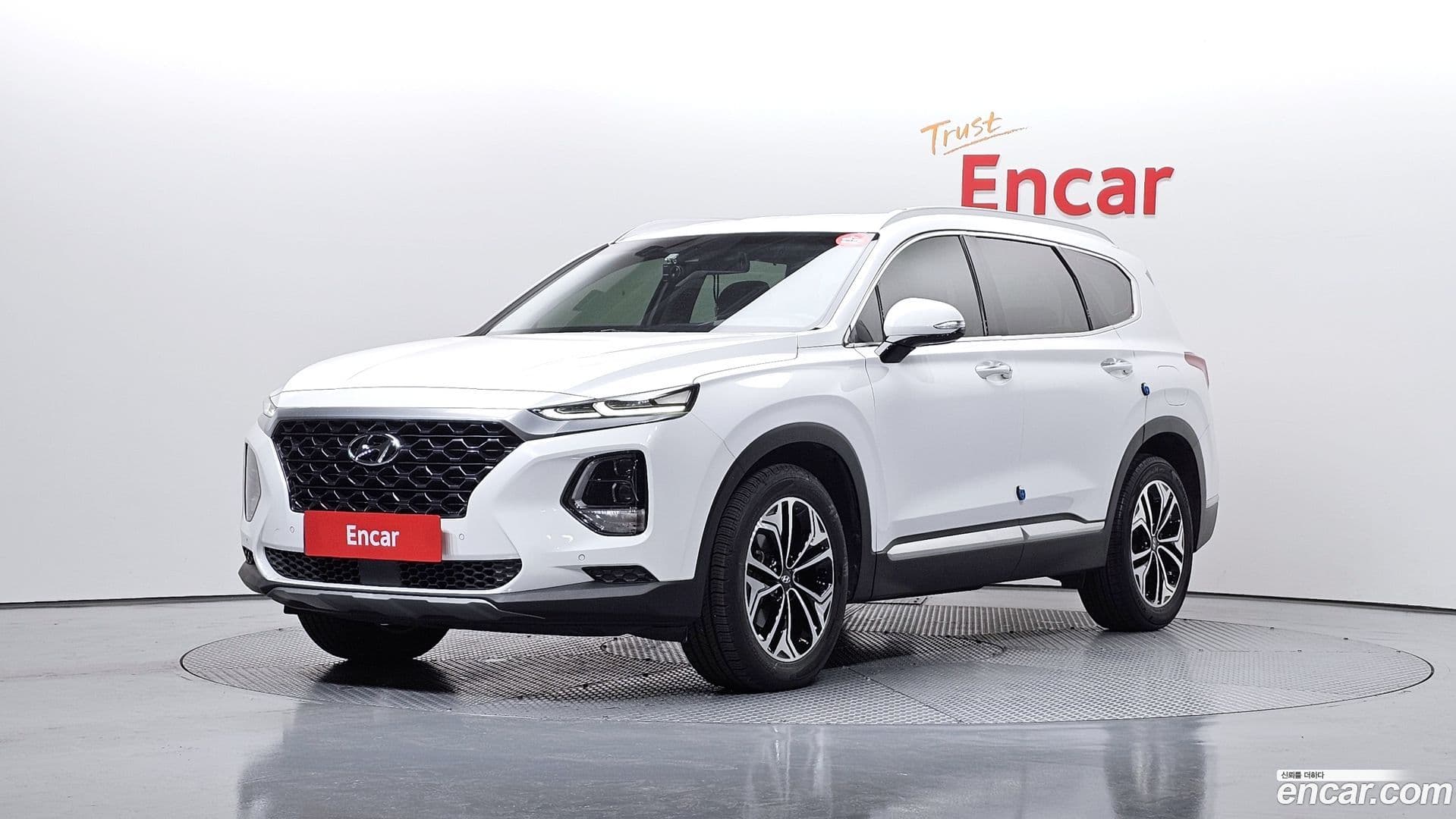 Main__Slider__Photo:Santafe Hyundai 2020.4-0