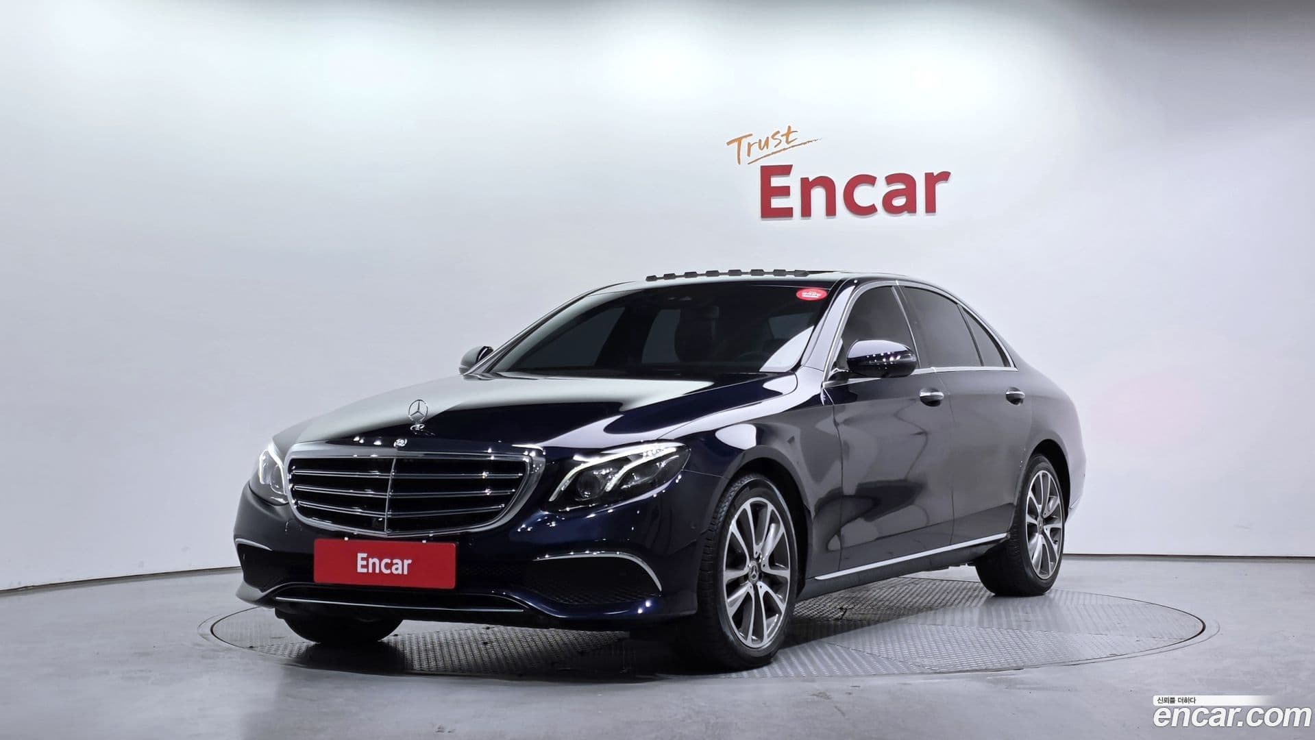 Main__Slider__Photo:E-Class Mercedes-Benz 2017.10-0