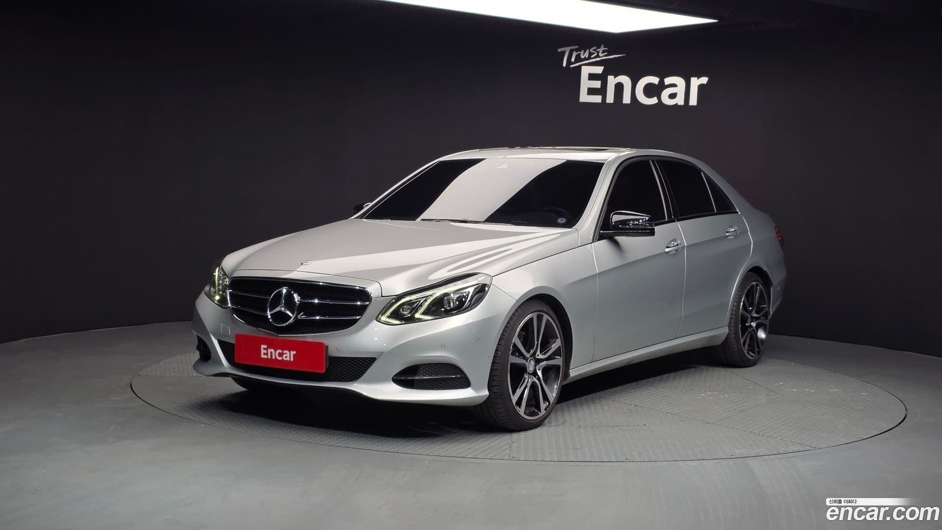 Main__Slider__Photo:E-Class Mercedes-Benz 2015.4-0