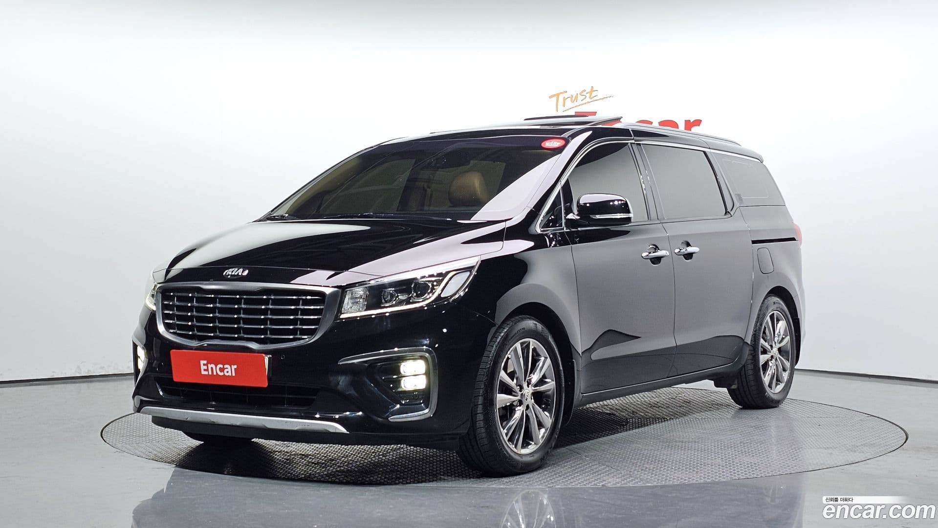 Main__Slider__Photo:Canival Kia 2018.3-0