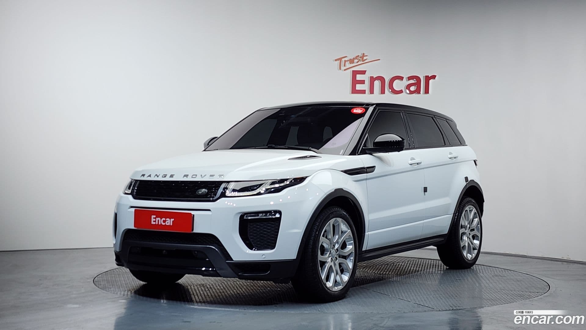 Main__Slider__Photo:Range Rover Evoque Land Rover 2019.3-0