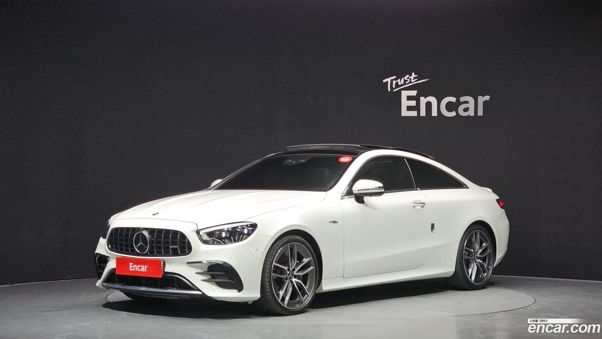 Main__Slider__Photo:E-Class Mercedes-Benz 2021.5-0