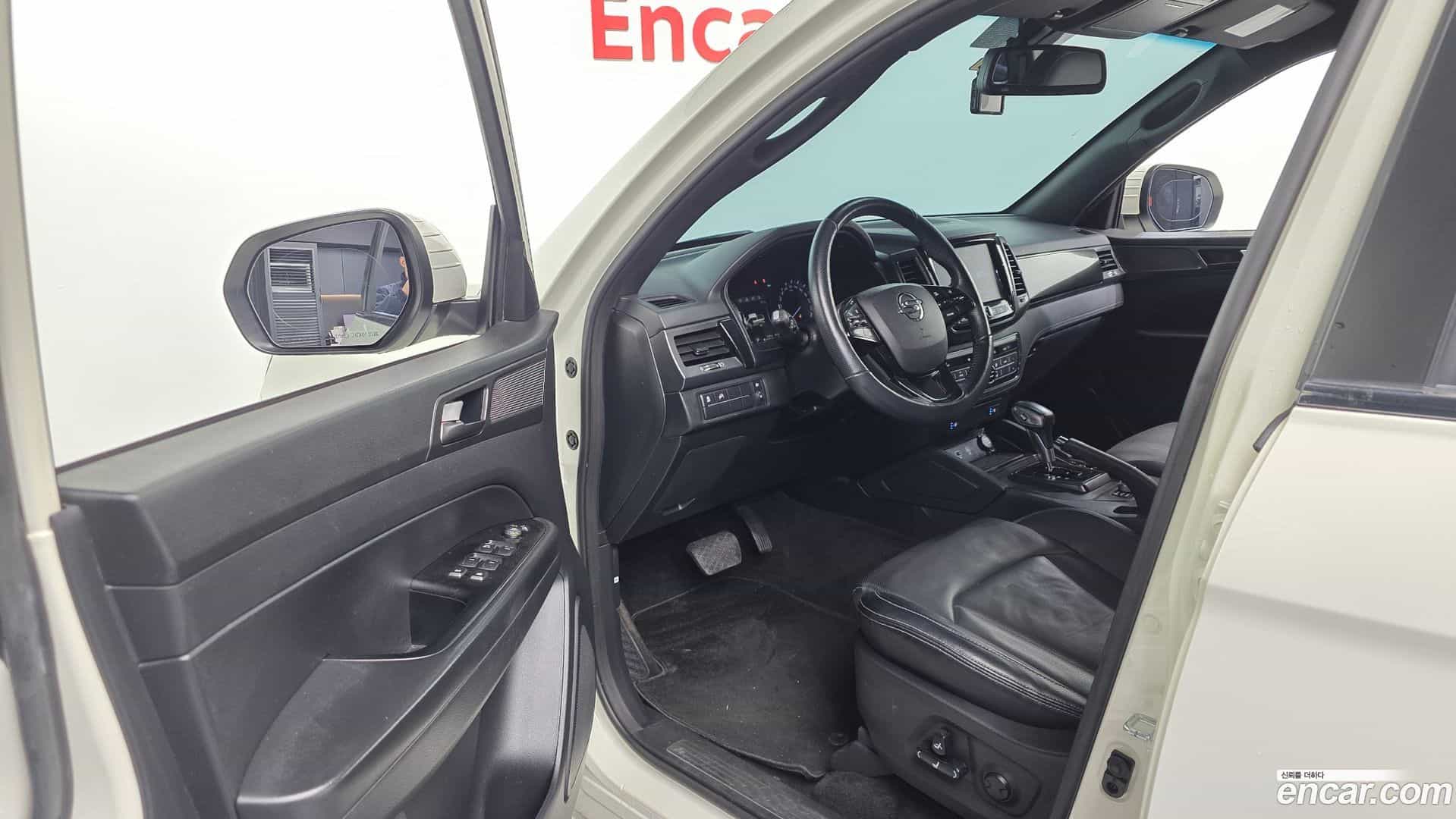 Rexton KG Mobility 2021.9-INNER-010
