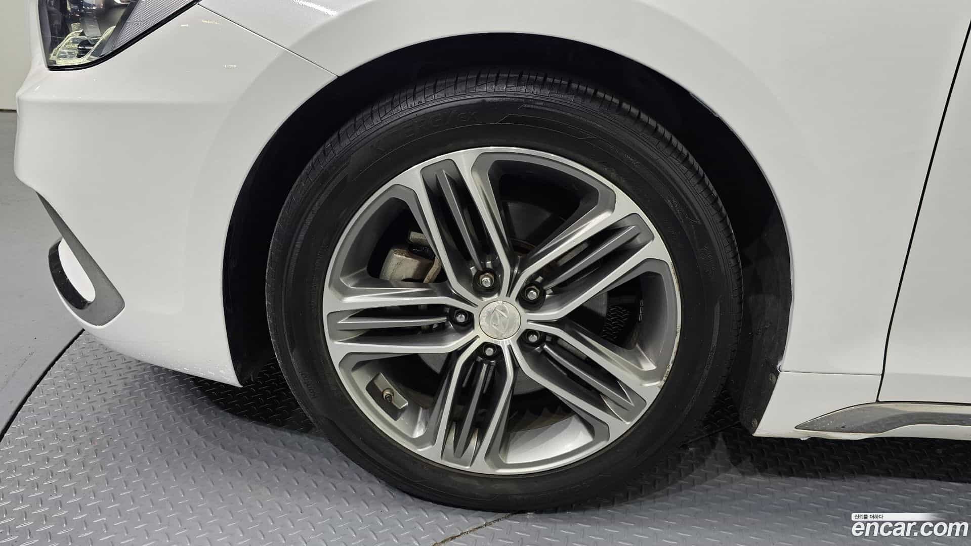 Grandeur Hyundai 2018.10-OUTER-005