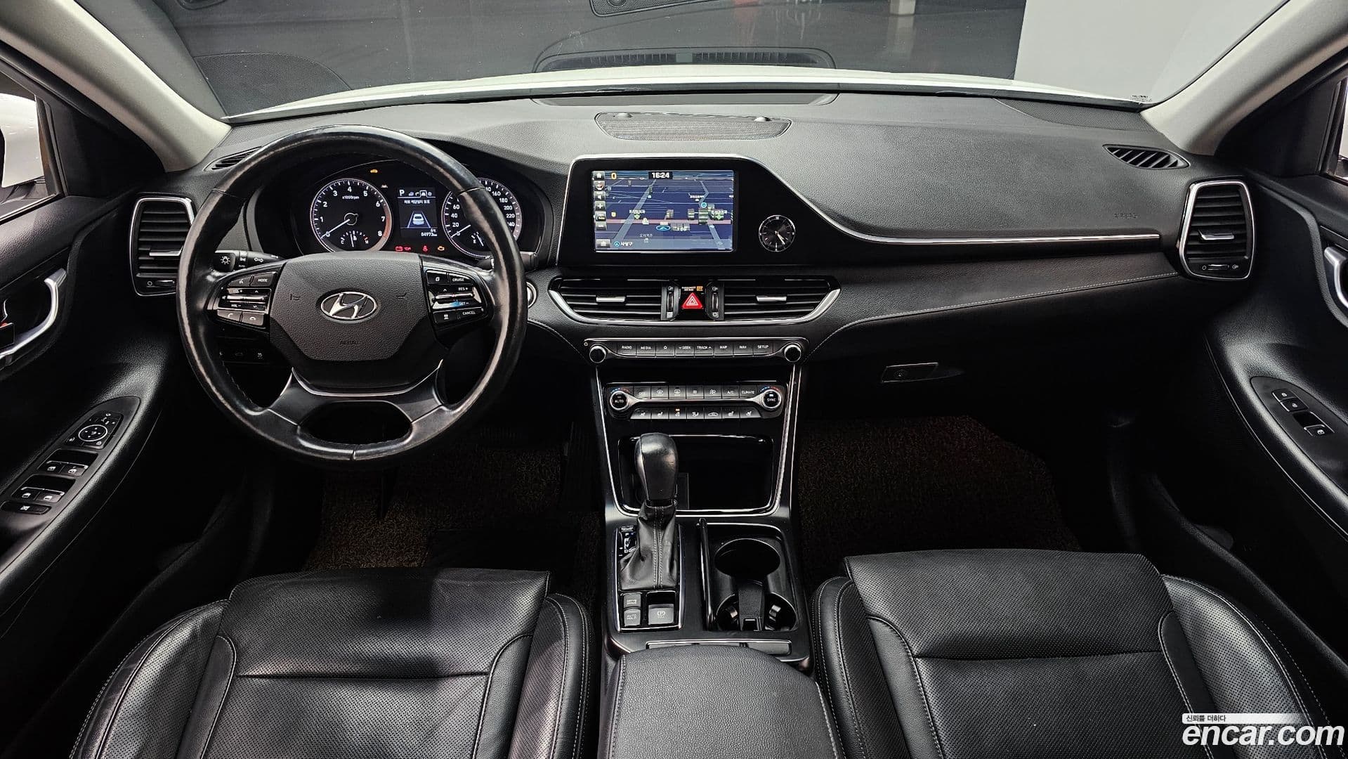 Main__Slider__Photo:Grandeur Hyundai 2018.10-6