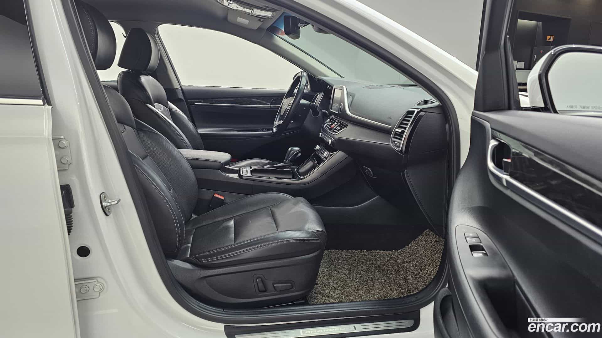 Grandeur Hyundai 2018.10-INNER-010