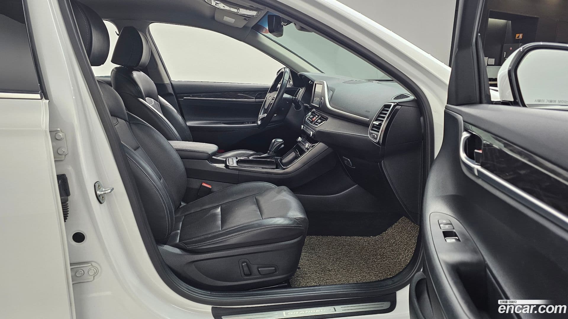 Main__Slider__Photo:Grandeur Hyundai 2018.10-9