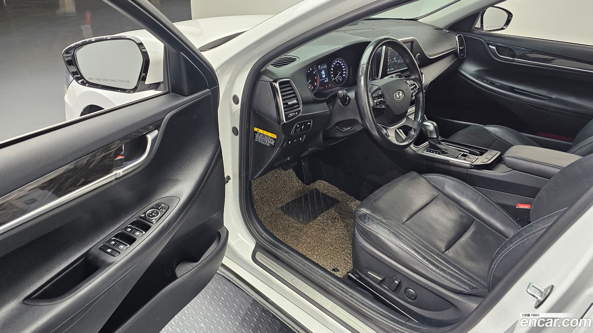 Main__Slider__Photo:Grandeur Hyundai 2018.10-10