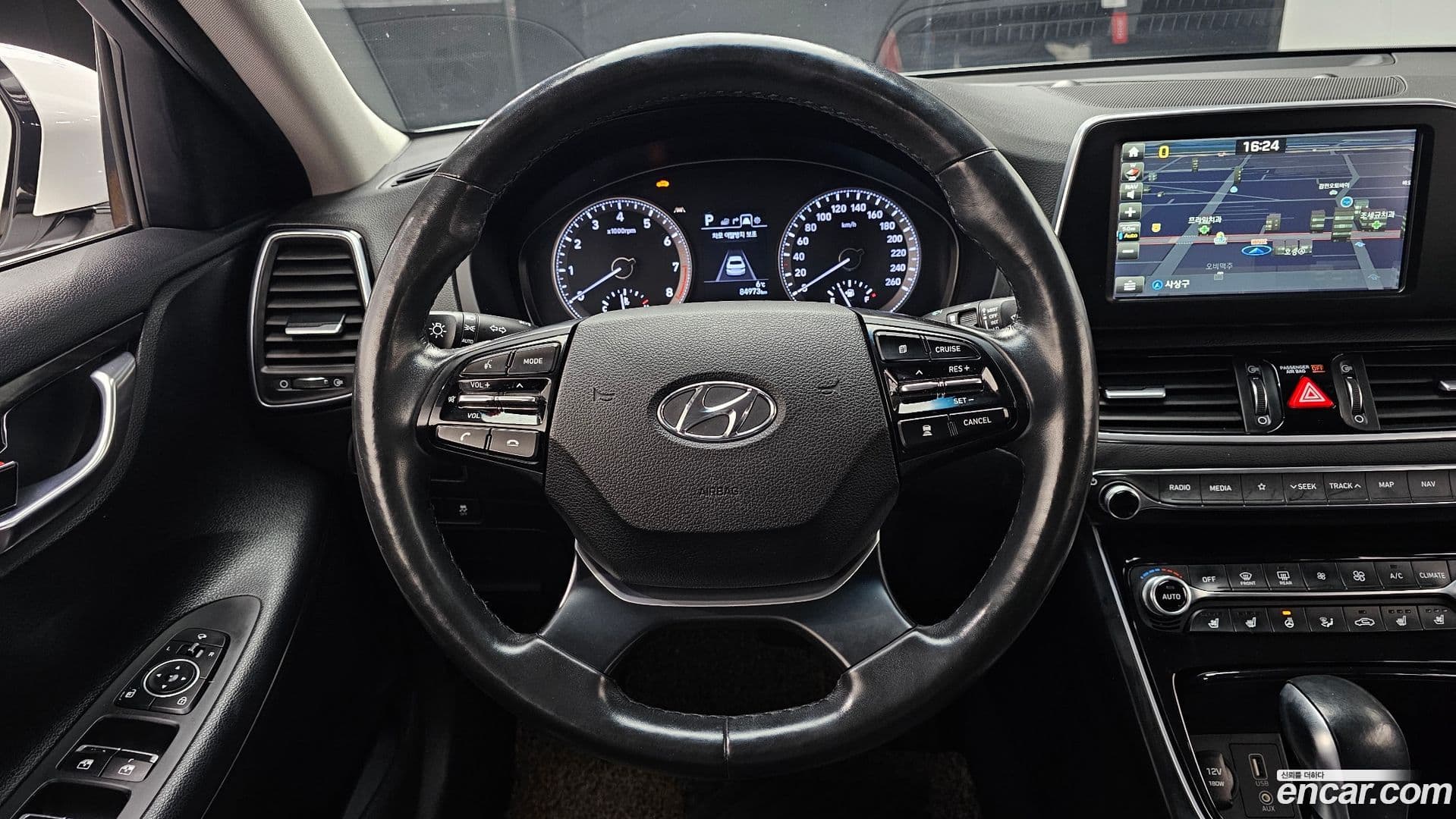 Main__Slider__Photo:Grandeur Hyundai 2018.10-13