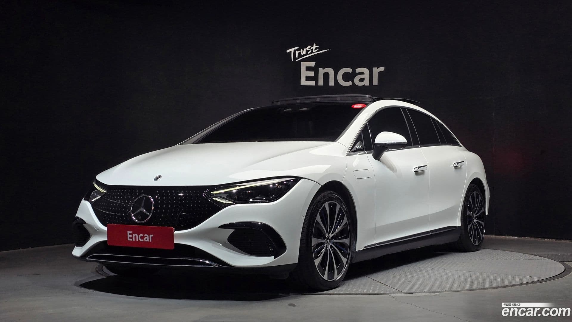 Main__Slider__Photo:EQE Mercedes-Benz 2022.10-0